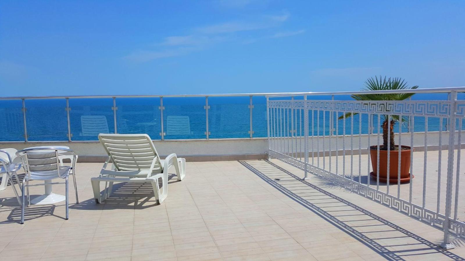 Apartment with Sea View and Balcony - Photo 12