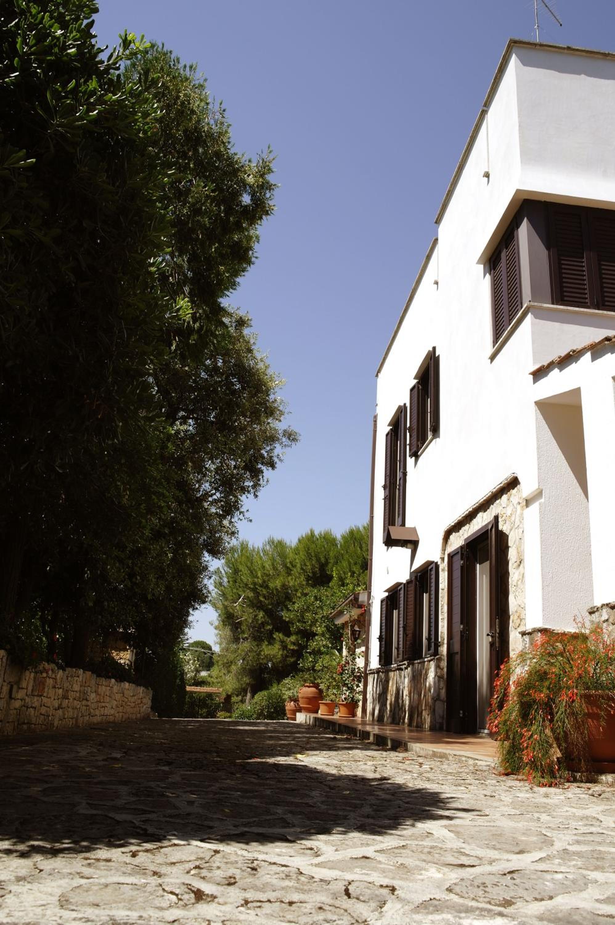 Villa photo 2