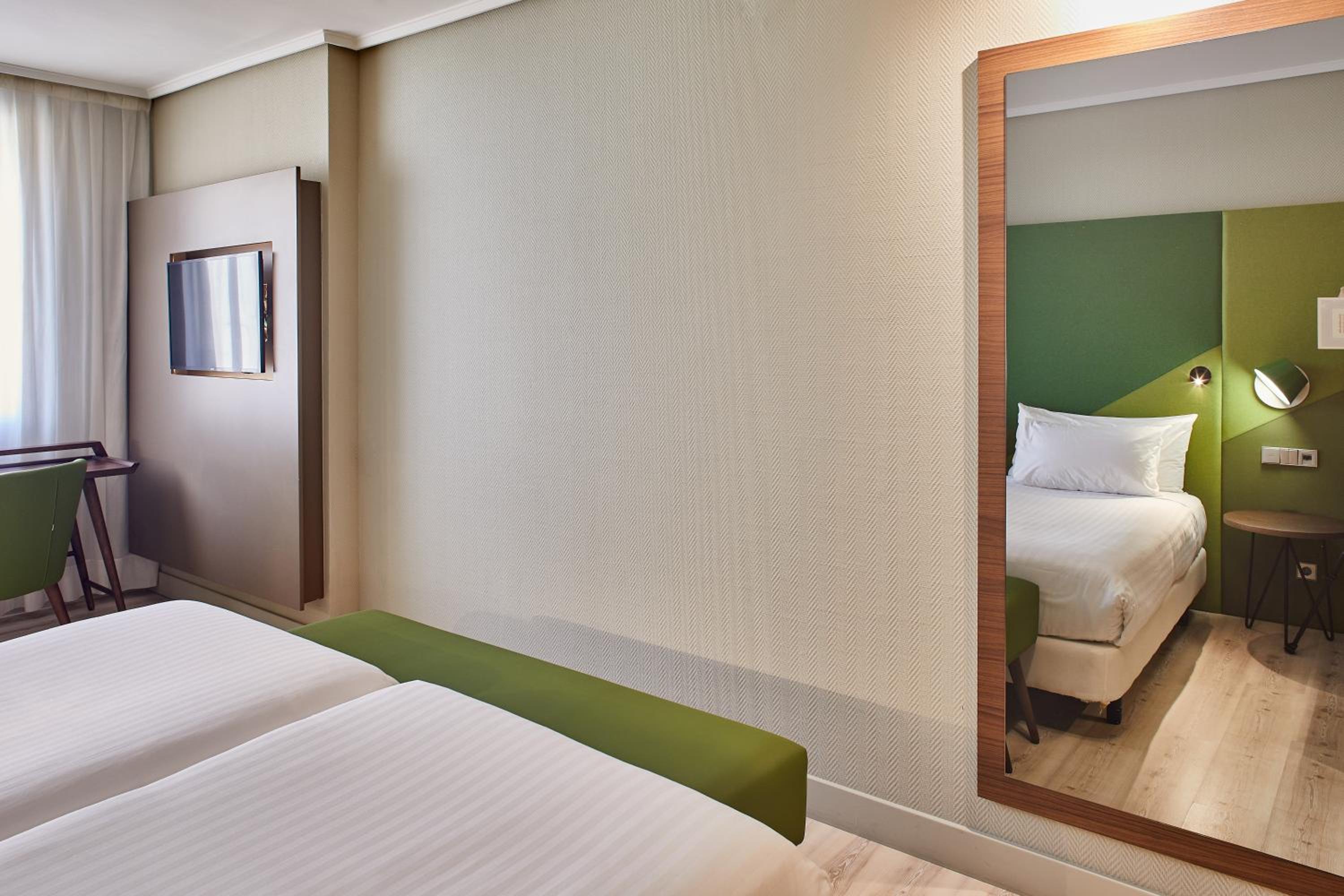 Standard Double Or Twin Room With Terrace - Photo 7