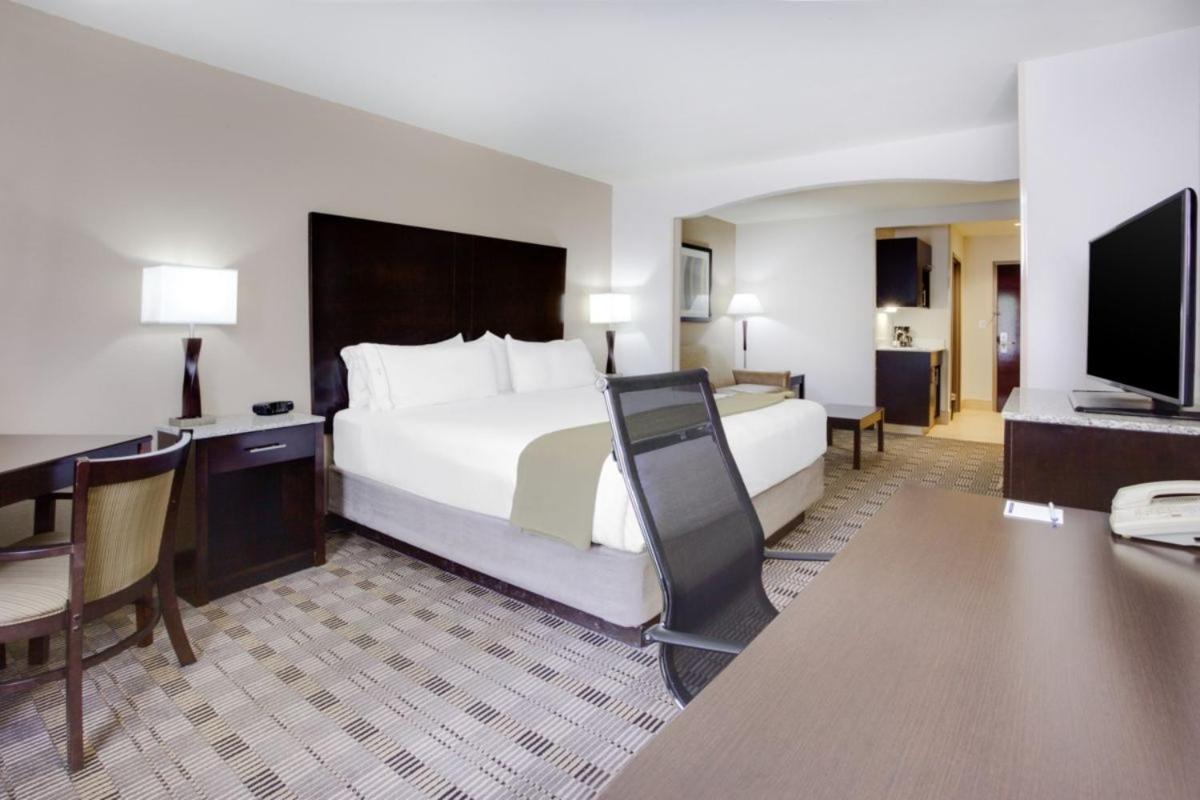 King Suite - Photo 2