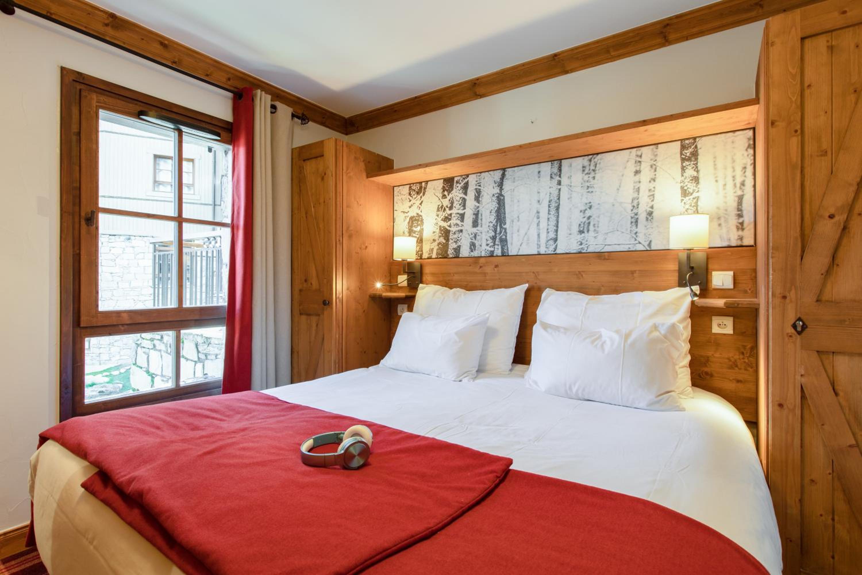 Hotel Suite - access to the outdoor Mont Blanc View pool (2 People)