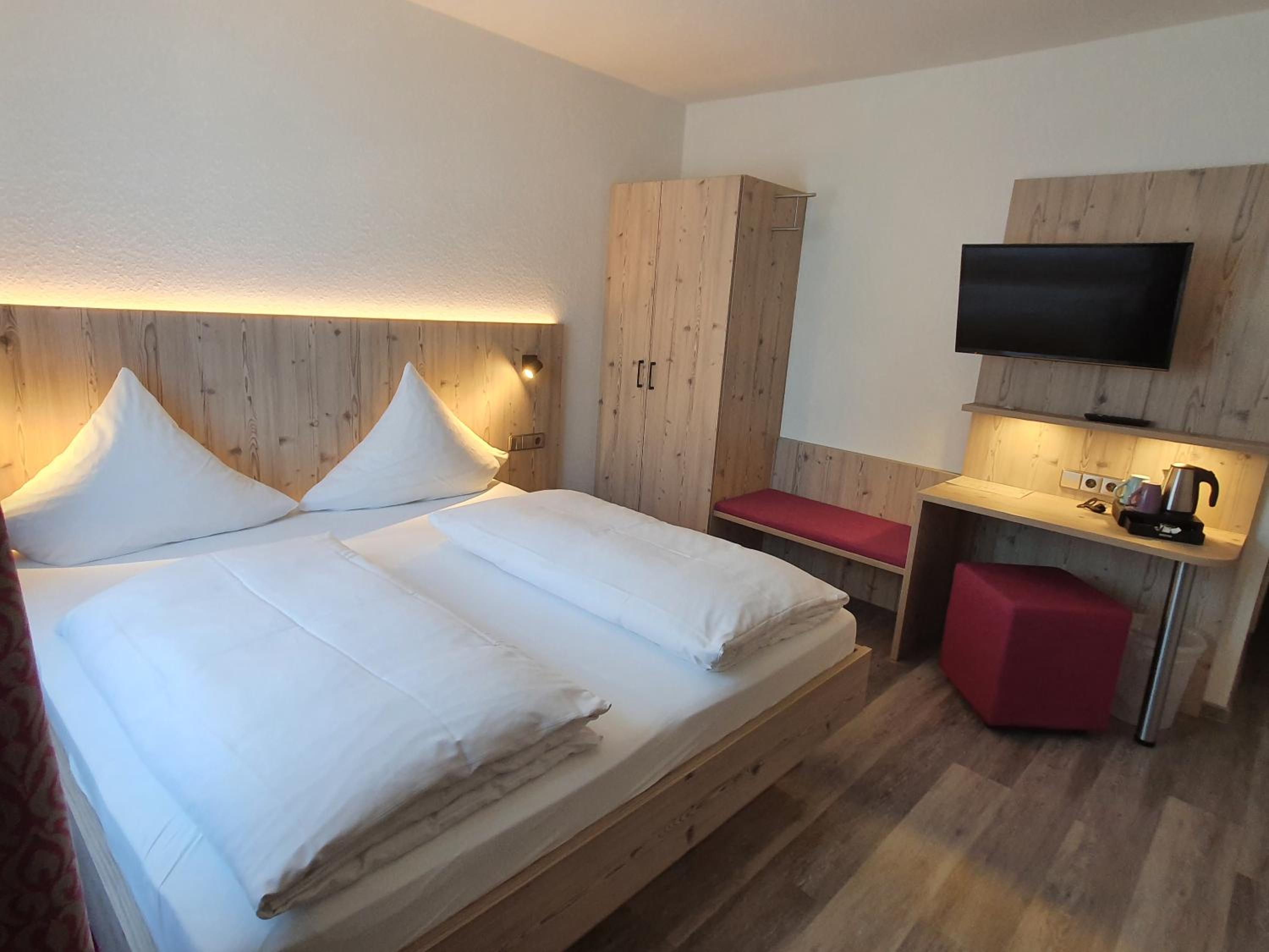 Budget Double Room photo 3