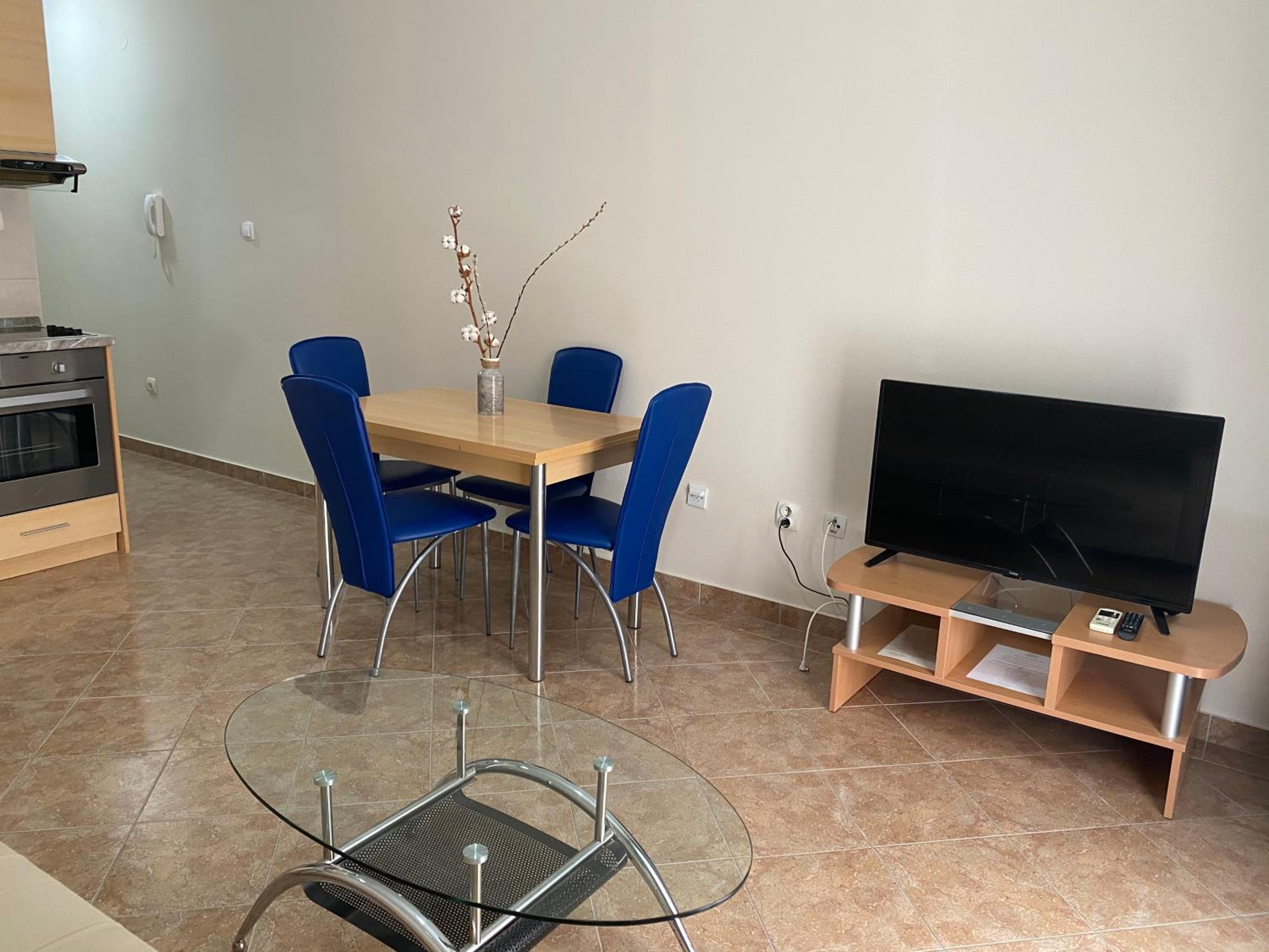 One-Bedroom Apartment with Terrace (2 Adults) - Photo 4