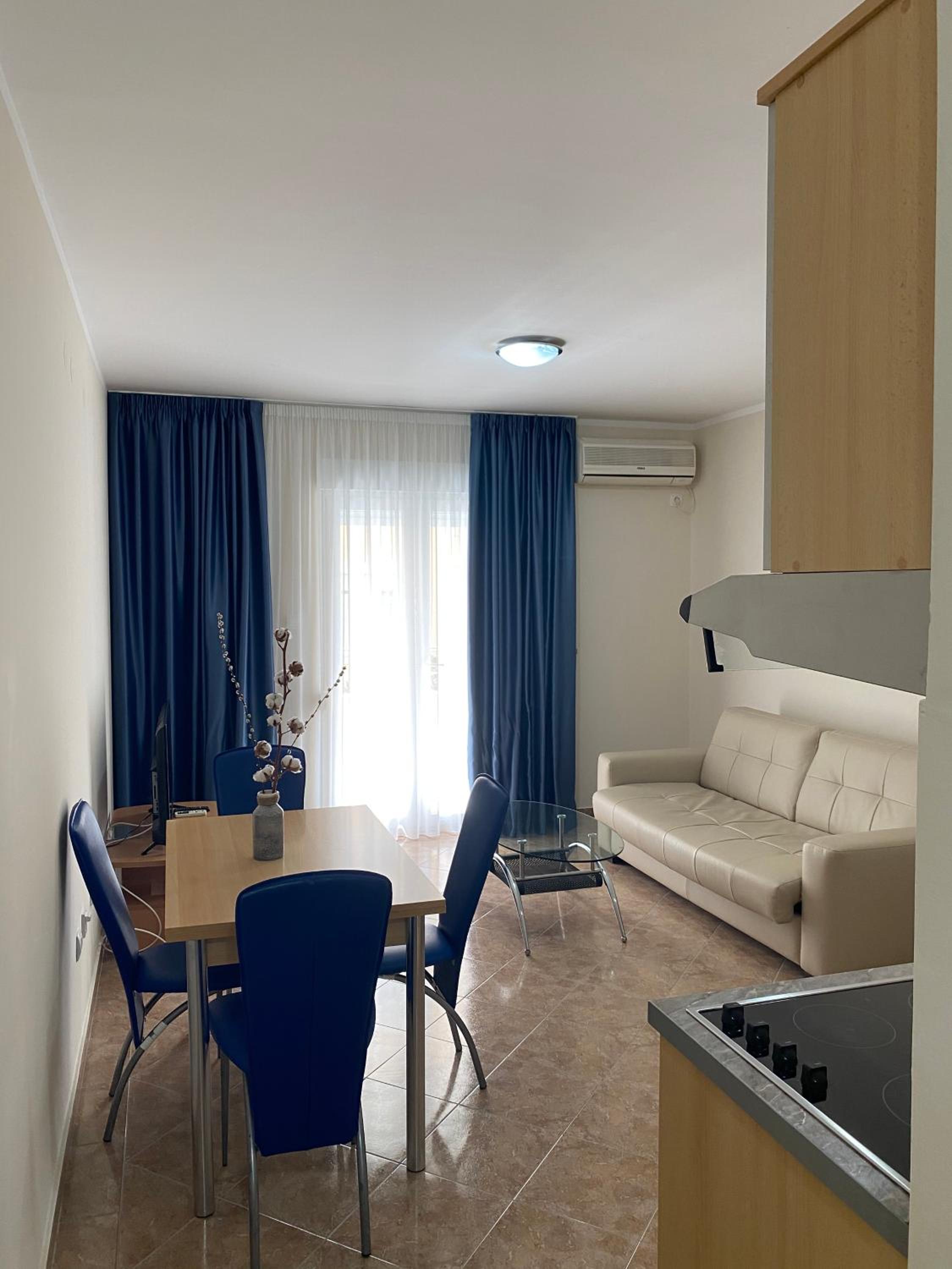 One-Bedroom Apartment with Terrace (2 Adults) - Photo 1