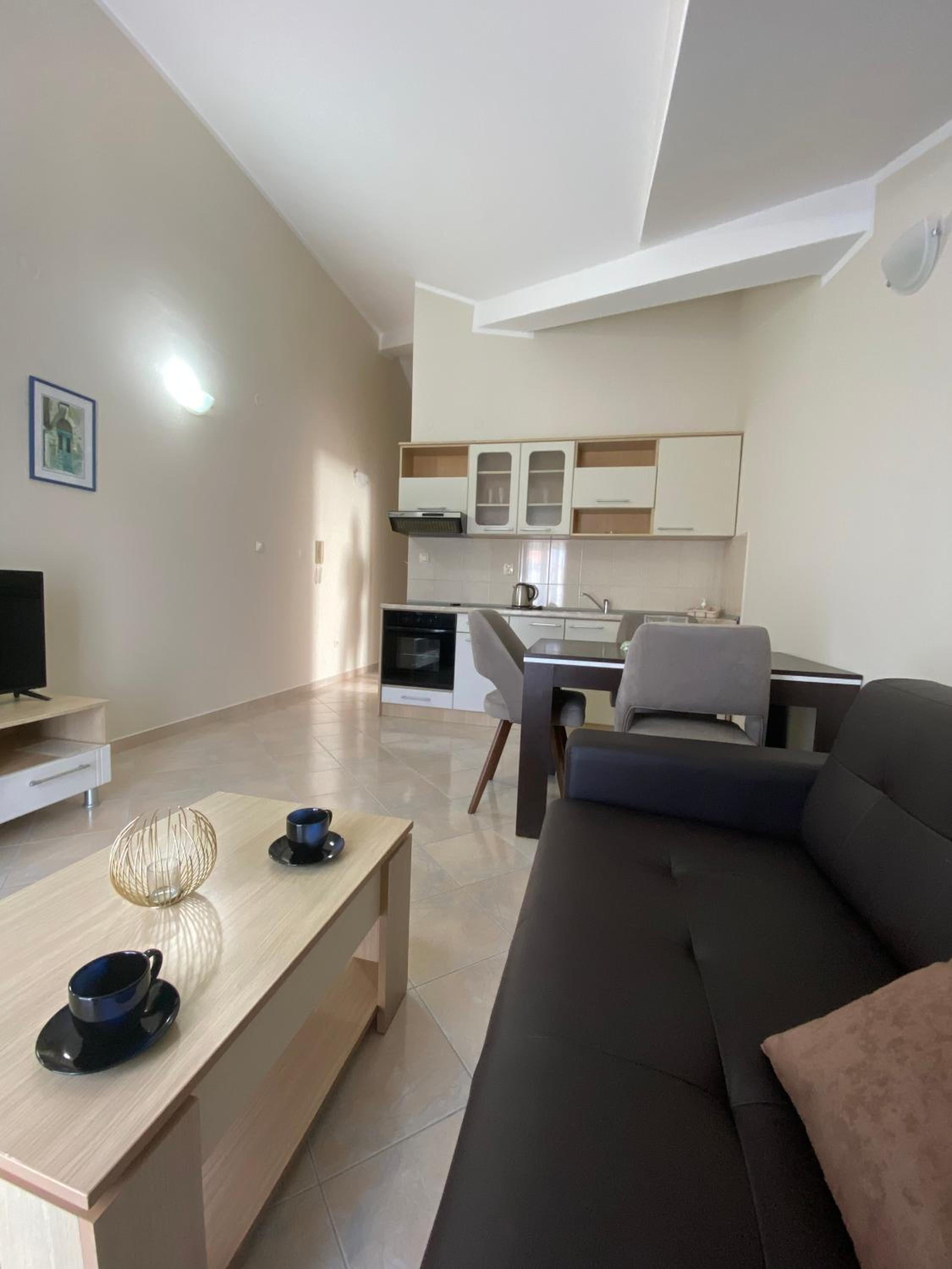 One-Bedroom Apartment - Photo 3