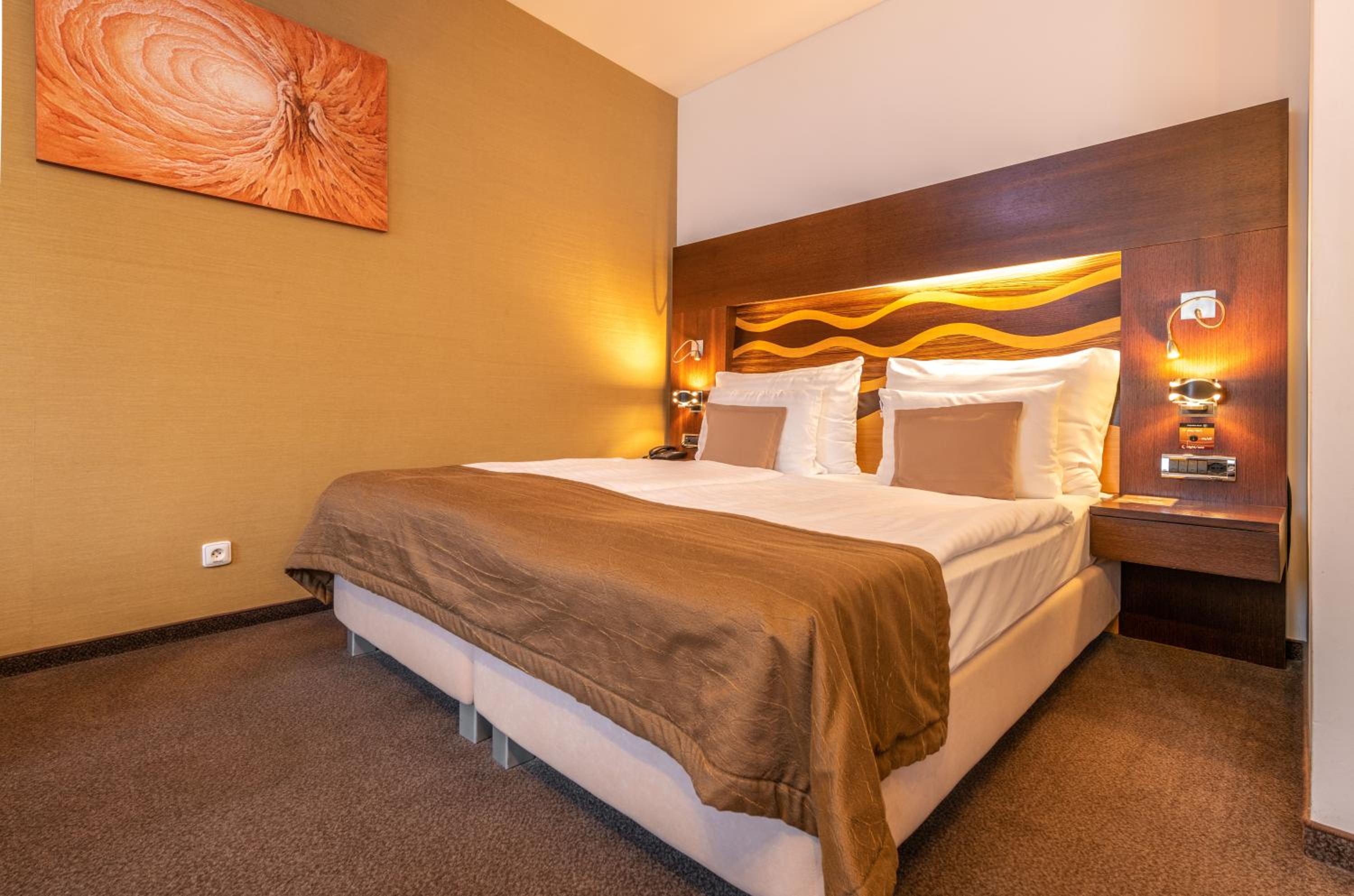 Deluxe Double Room with Jacuzzi  photo 1