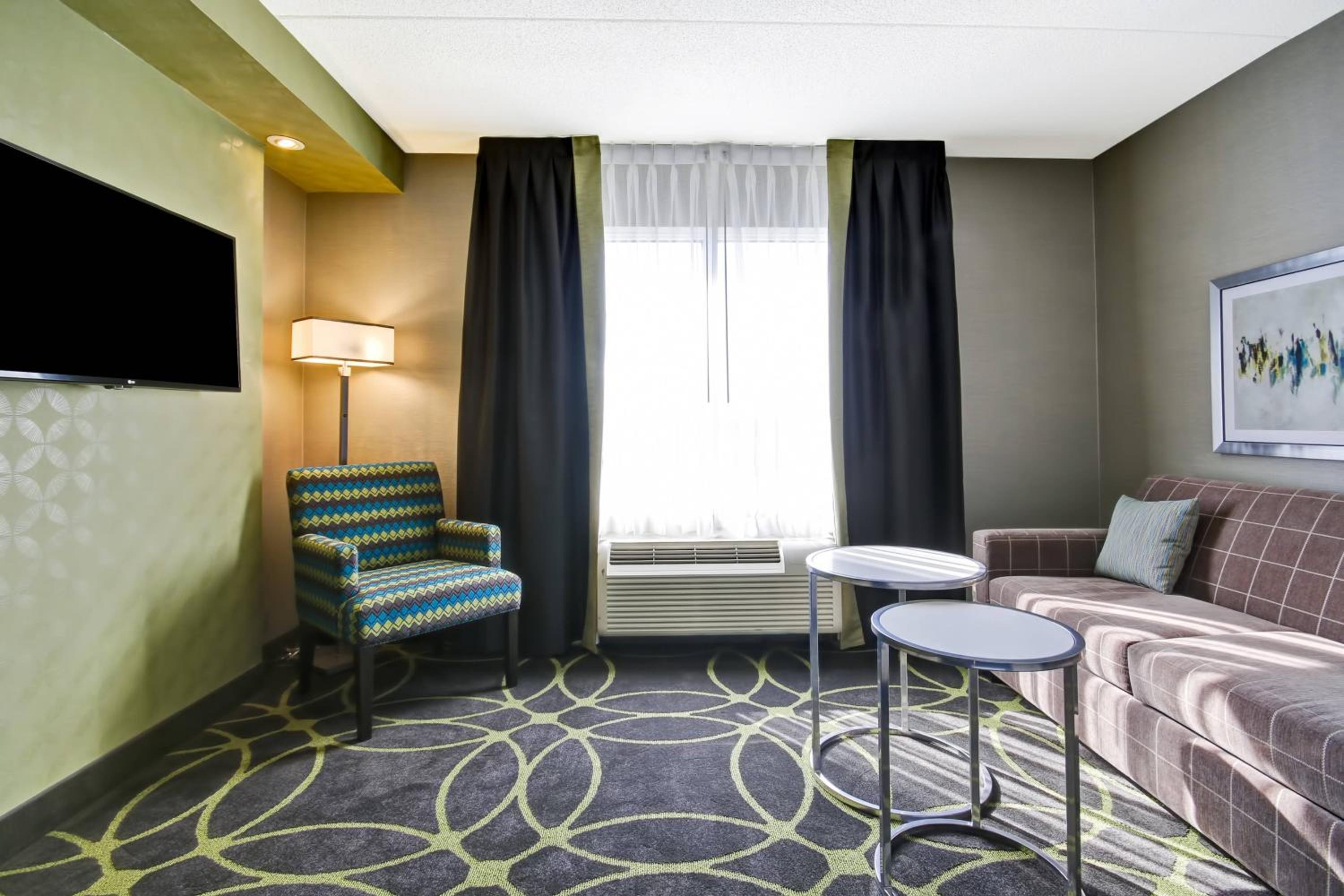 One-Bedroom Queen Suite with Two Queen Beds and Sofa Bed