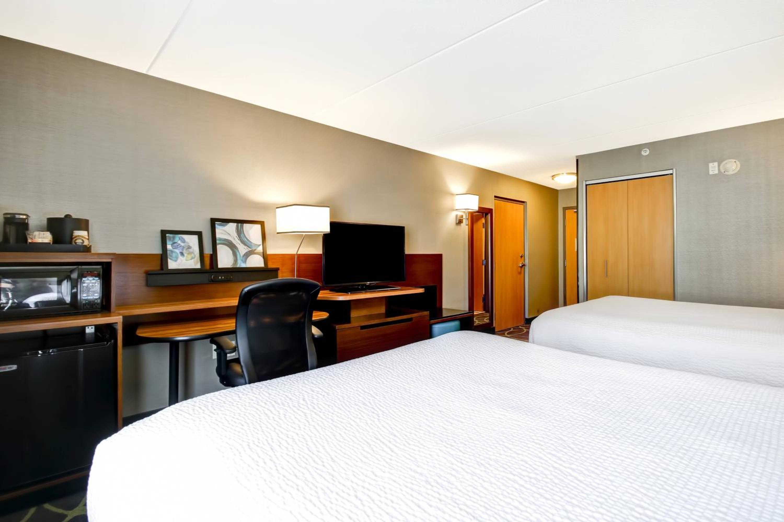 Queen Room with Two Queen Beds - Hearing Accessible