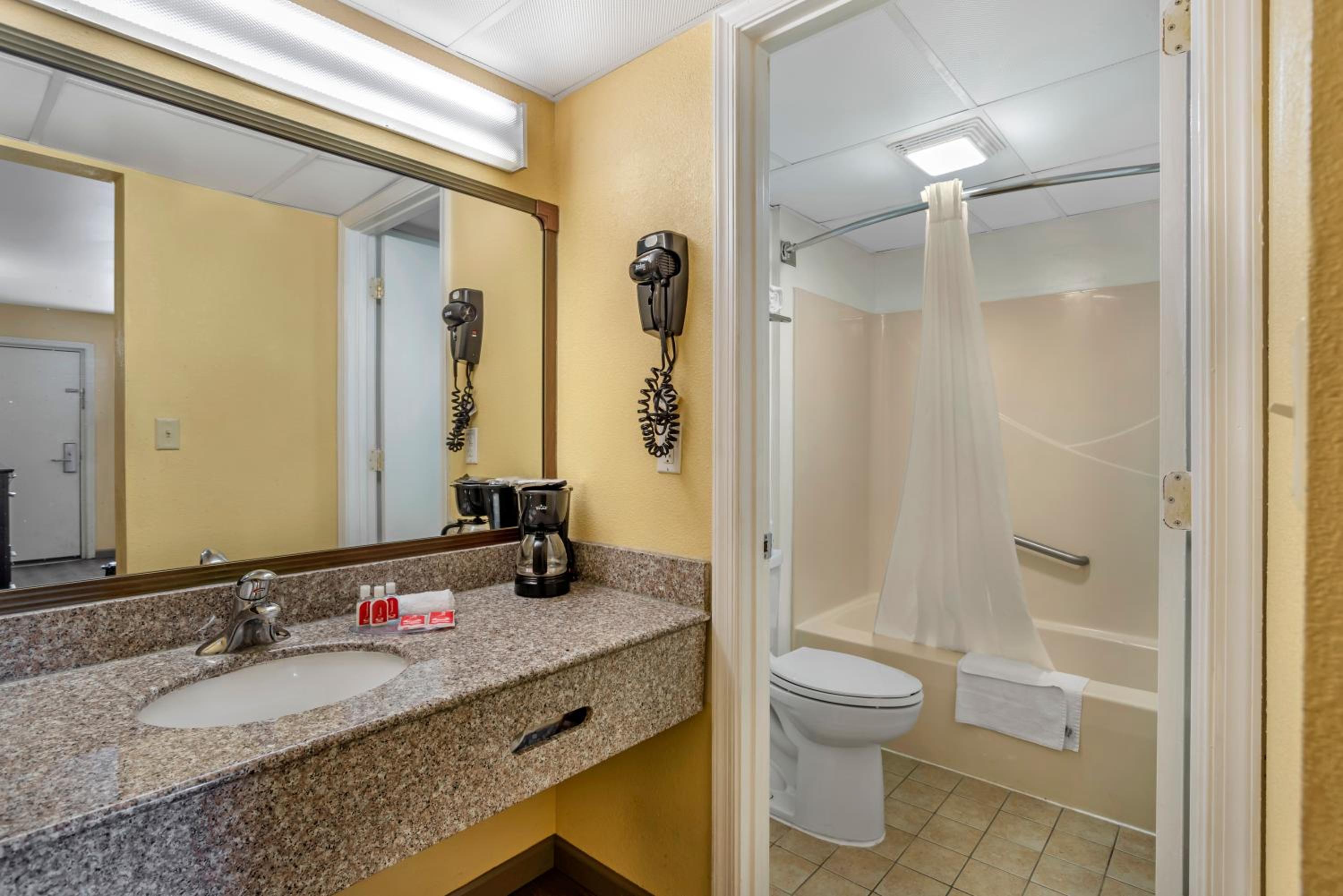 King Room - Non-Smoking - Photo 5