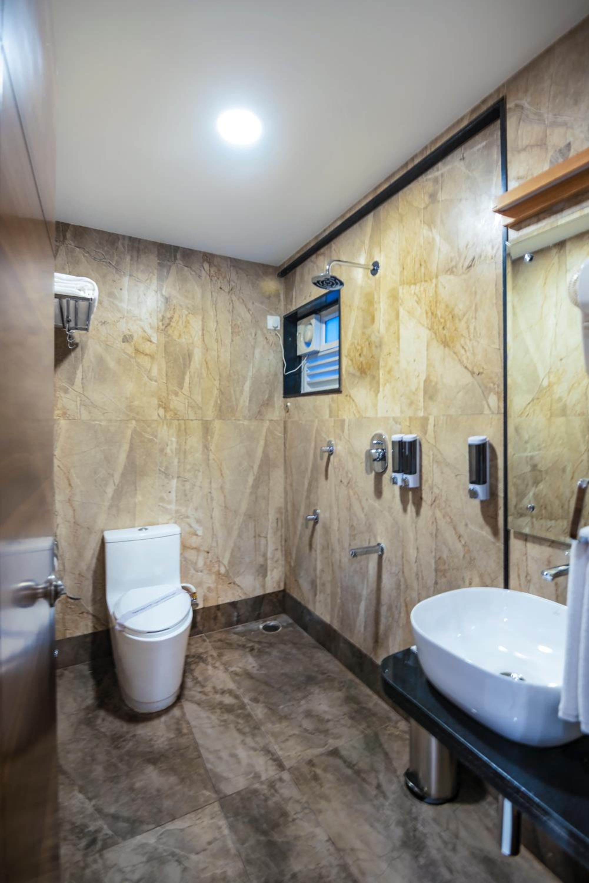 Deluxe Suite - Photo 2