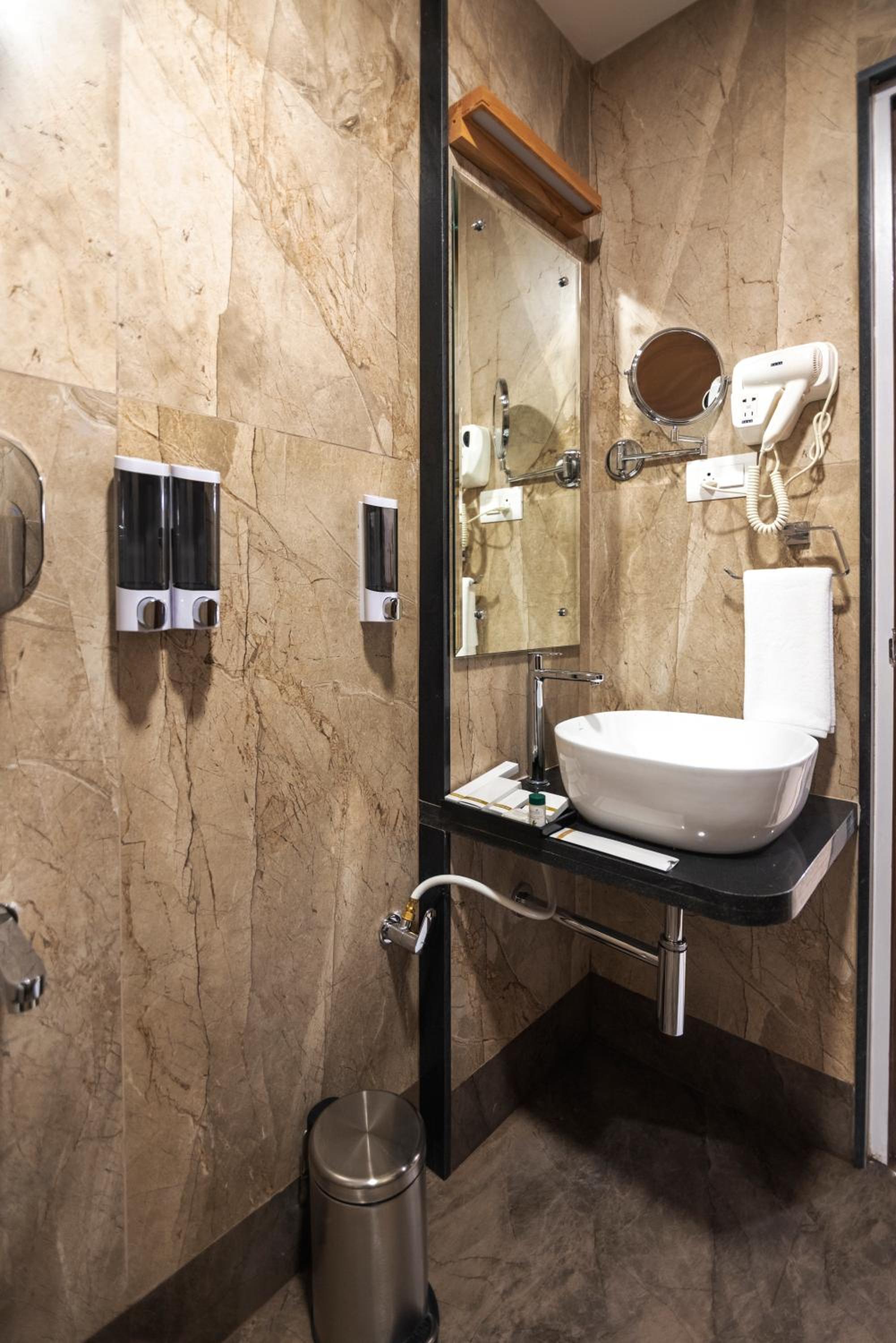 Twin Room - Photo 4