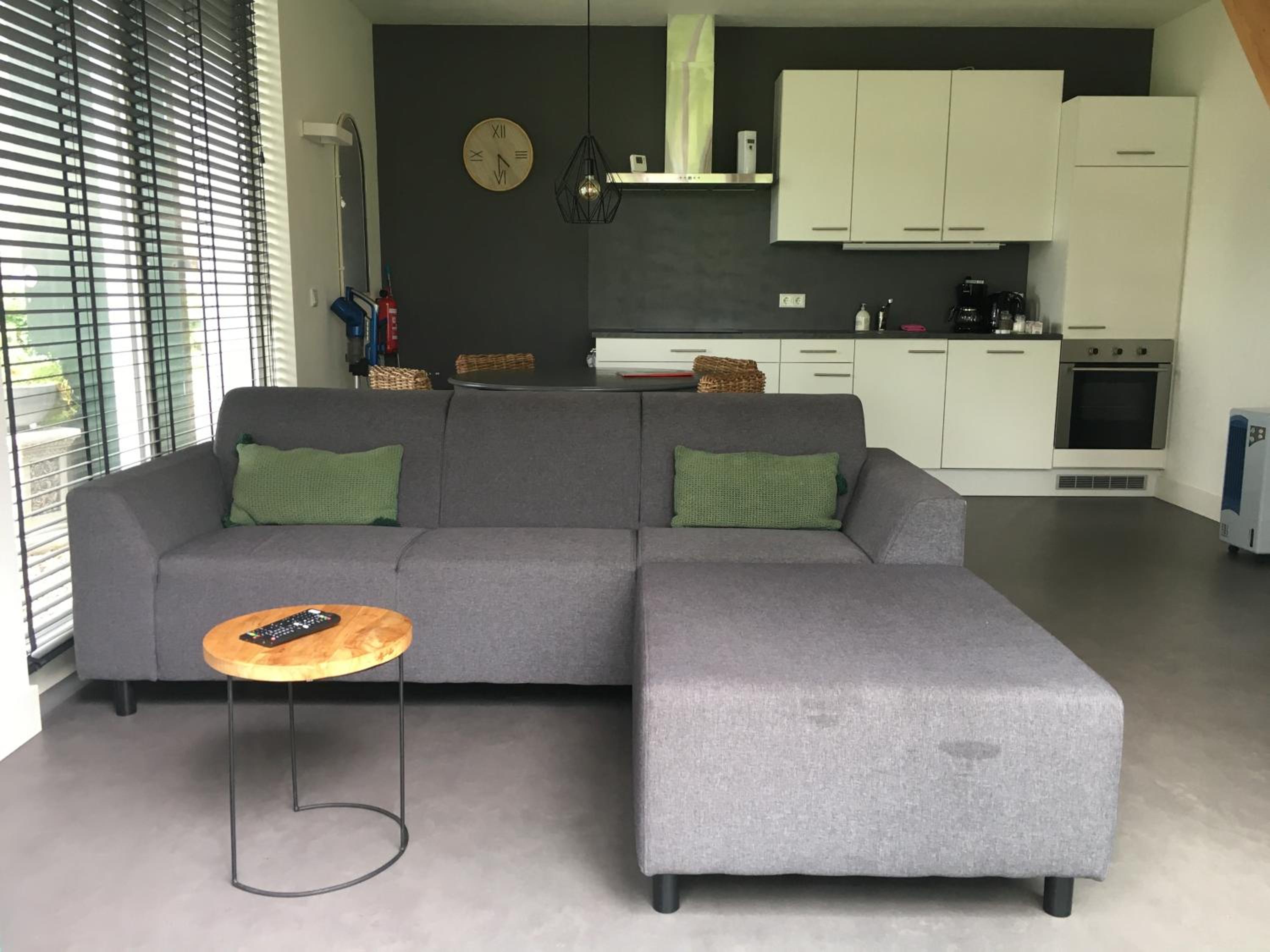 One-Bedroom Apartment photo 1