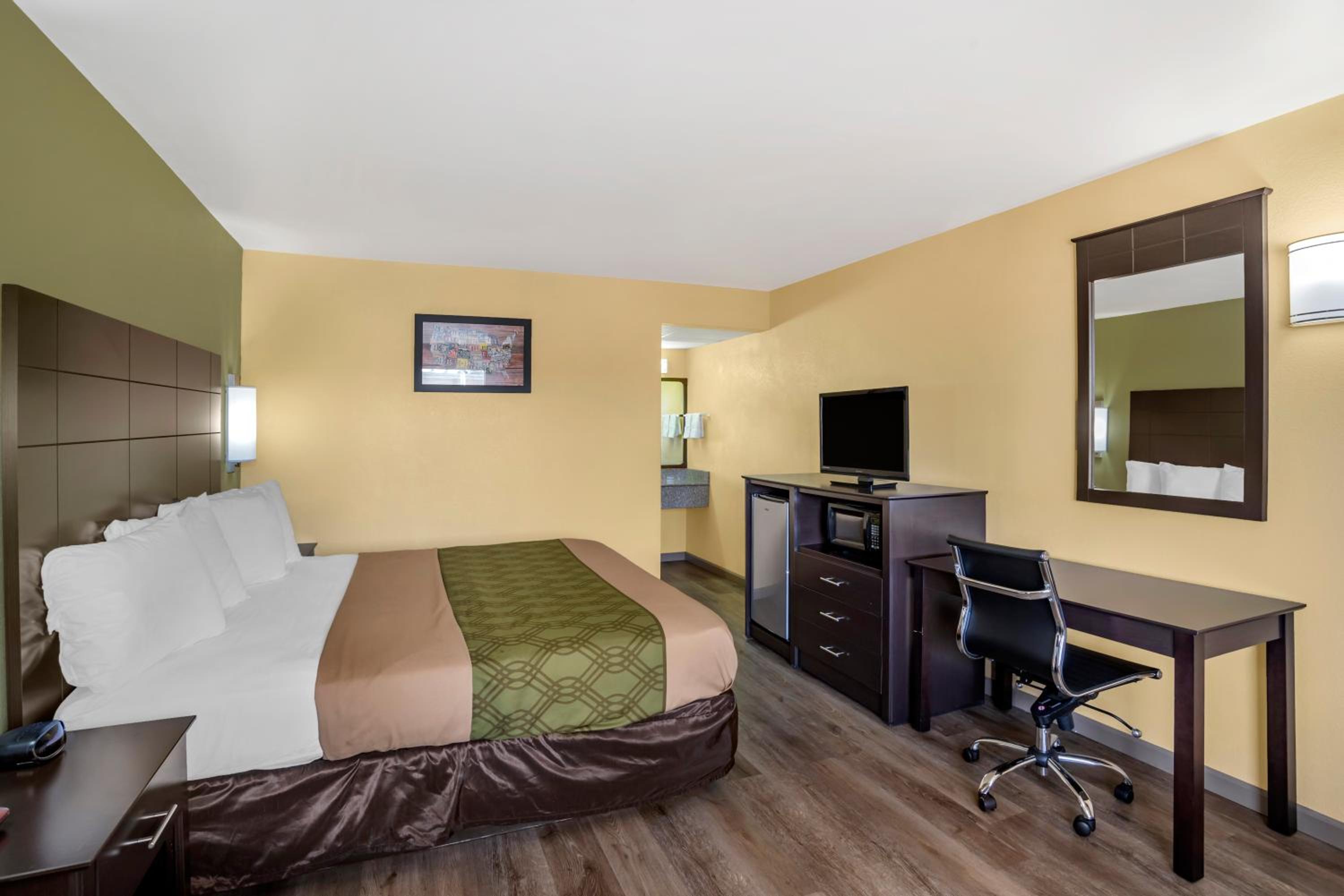 King Room - Non-Smoking - Photo 6