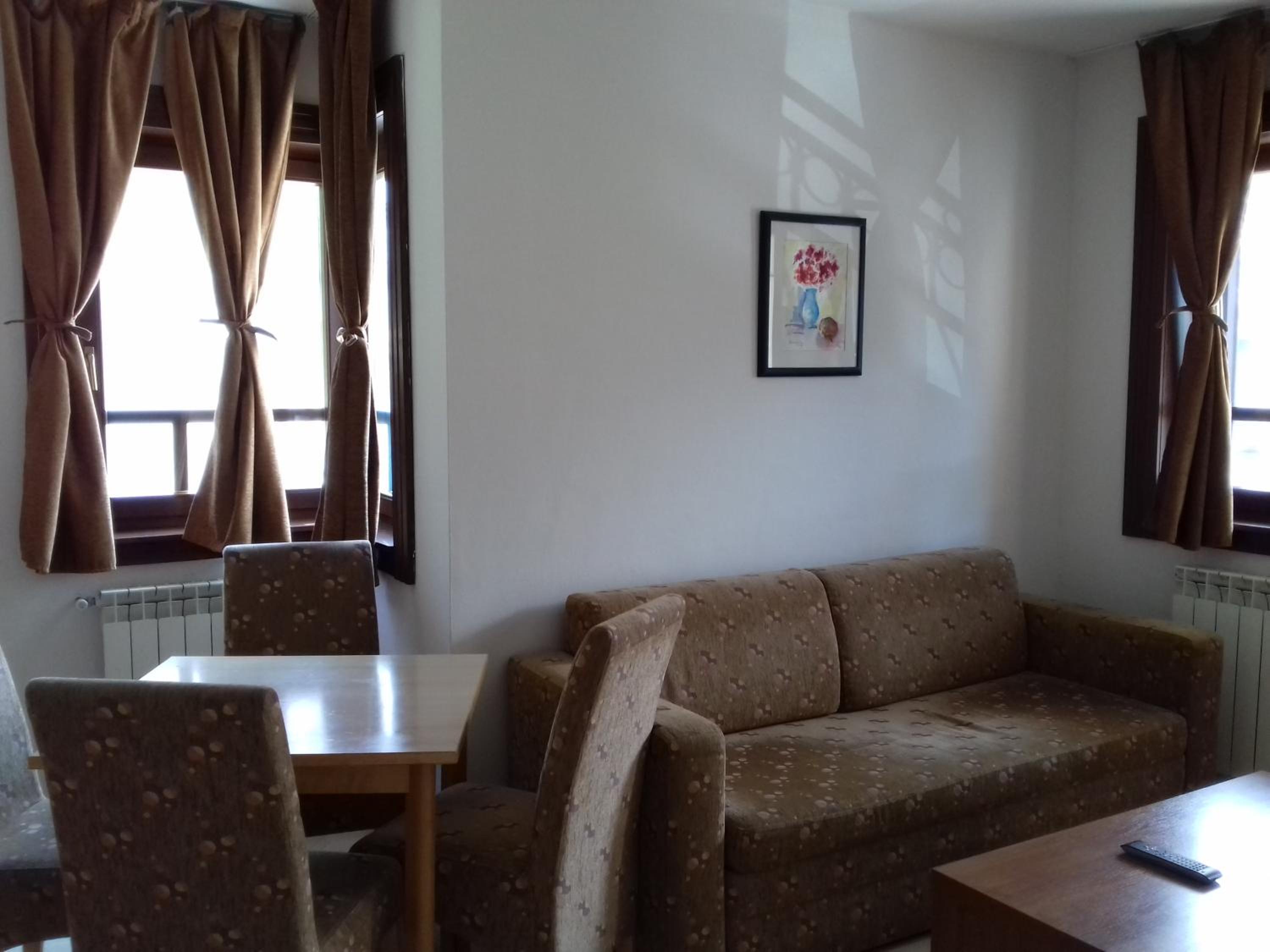 One-Bedroom Apartment photo 2