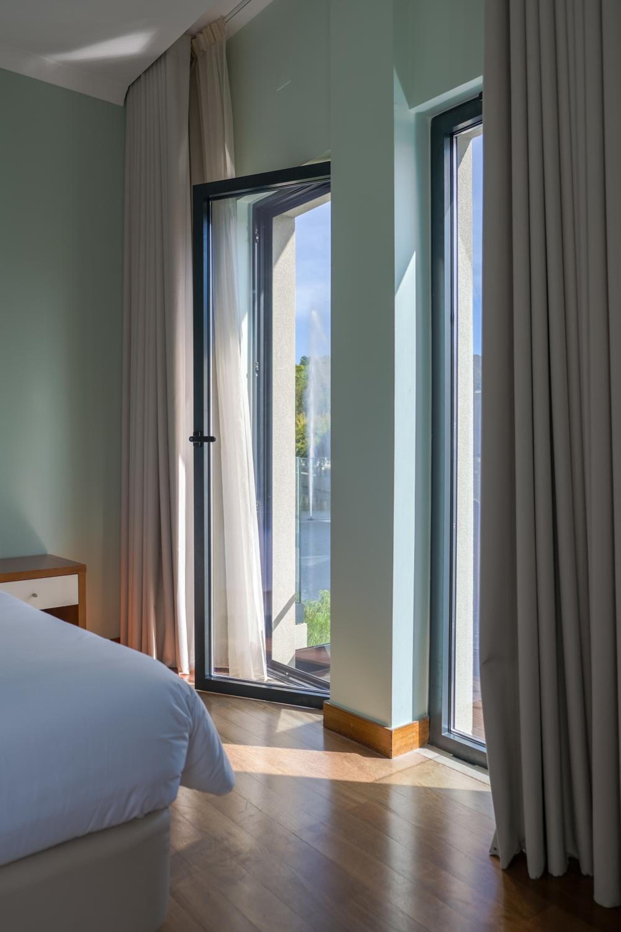 Double or Twin Room with River View - Photo 13