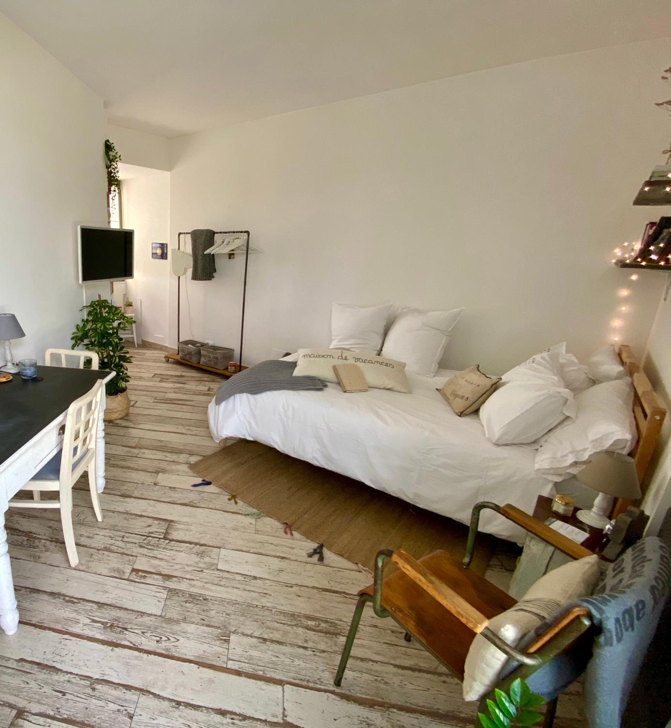 One-Bedroom Apartment - Photo 26