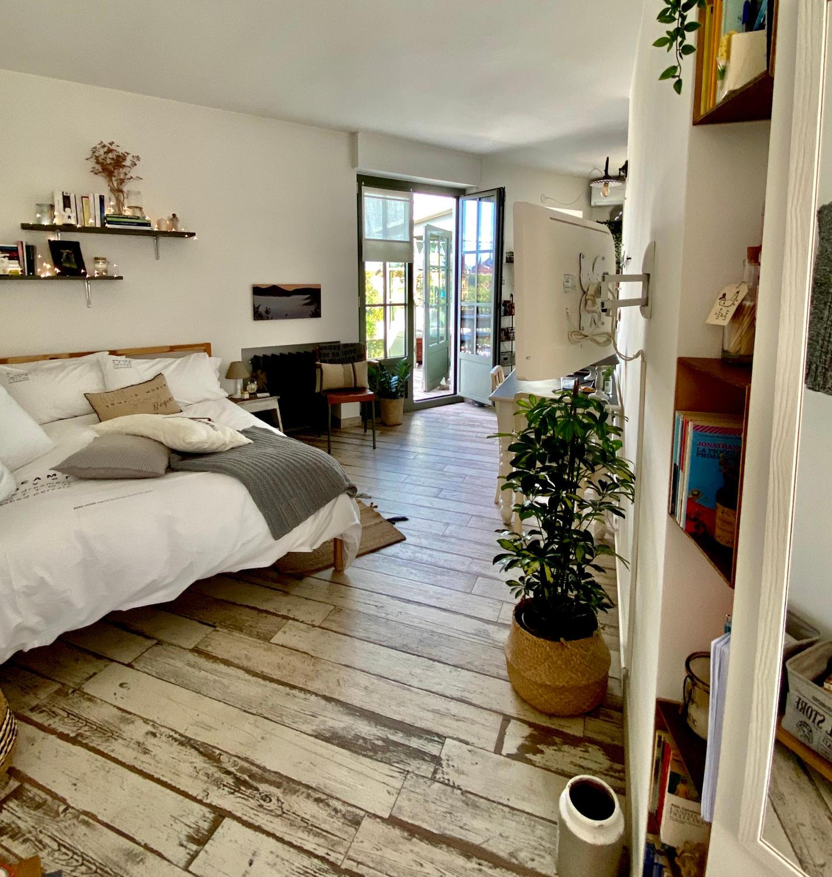 One-Bedroom Apartment - Photo 17