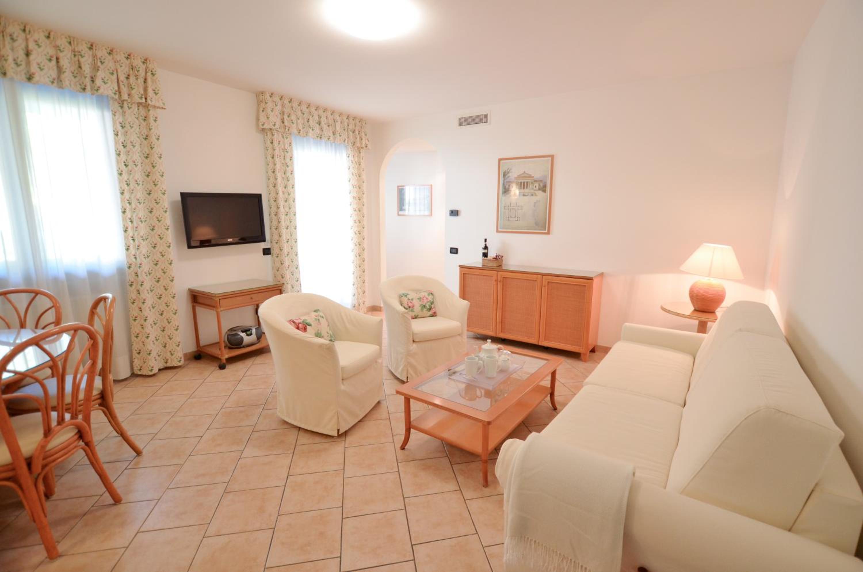 Superior Two-Bedroom Apartment with 2 Bathrooms photo 1