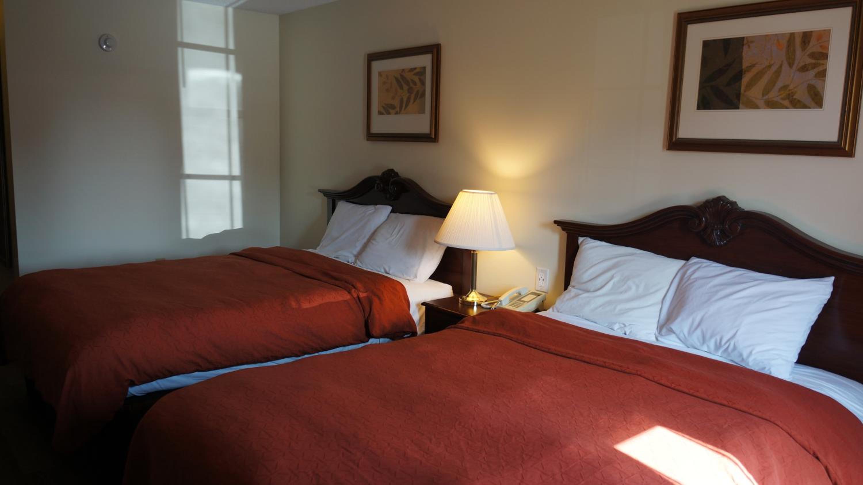 Deluxe Queen Room with Two Queen Beds - Photo 9