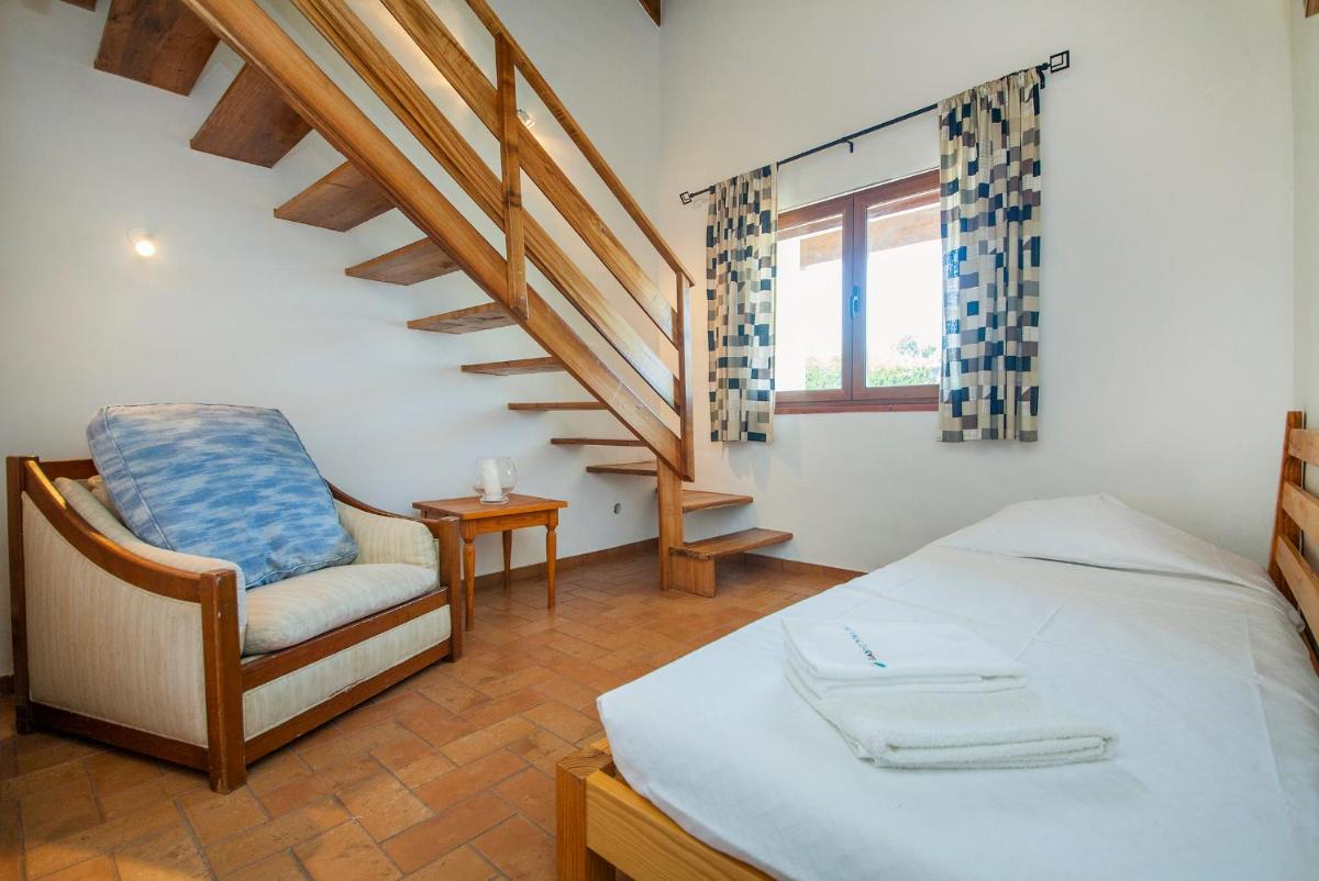 Triple Room with Private Bathroom photo 3