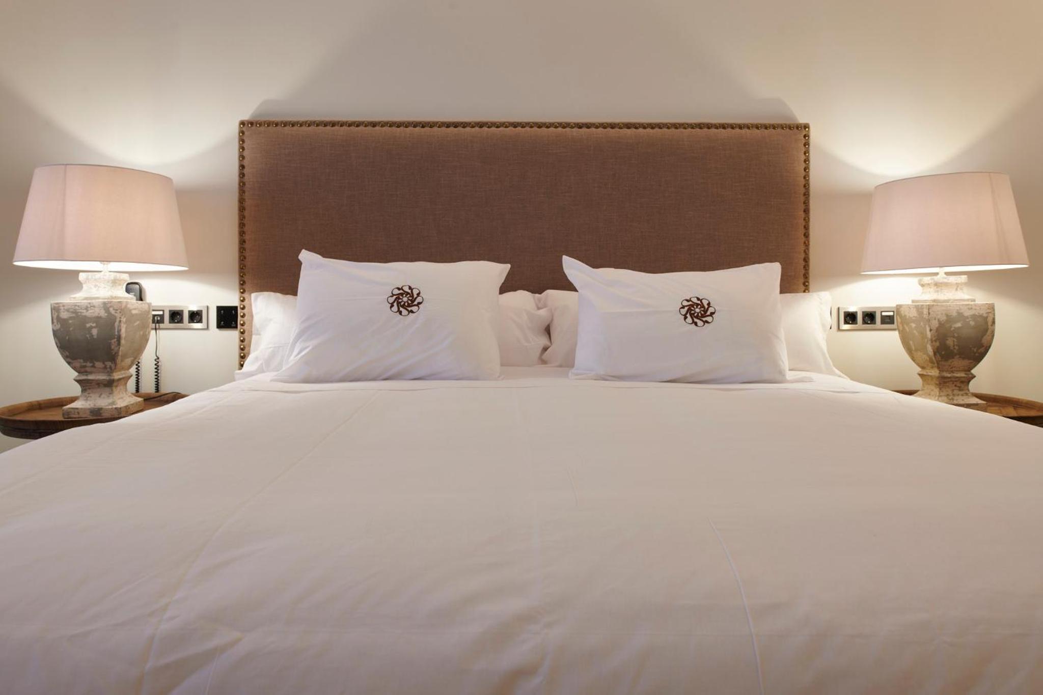Deluxe Room - Photo 7