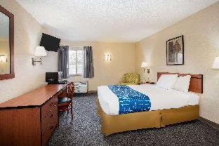 King Room - Garden Level/Non-Smoking - Photo 2