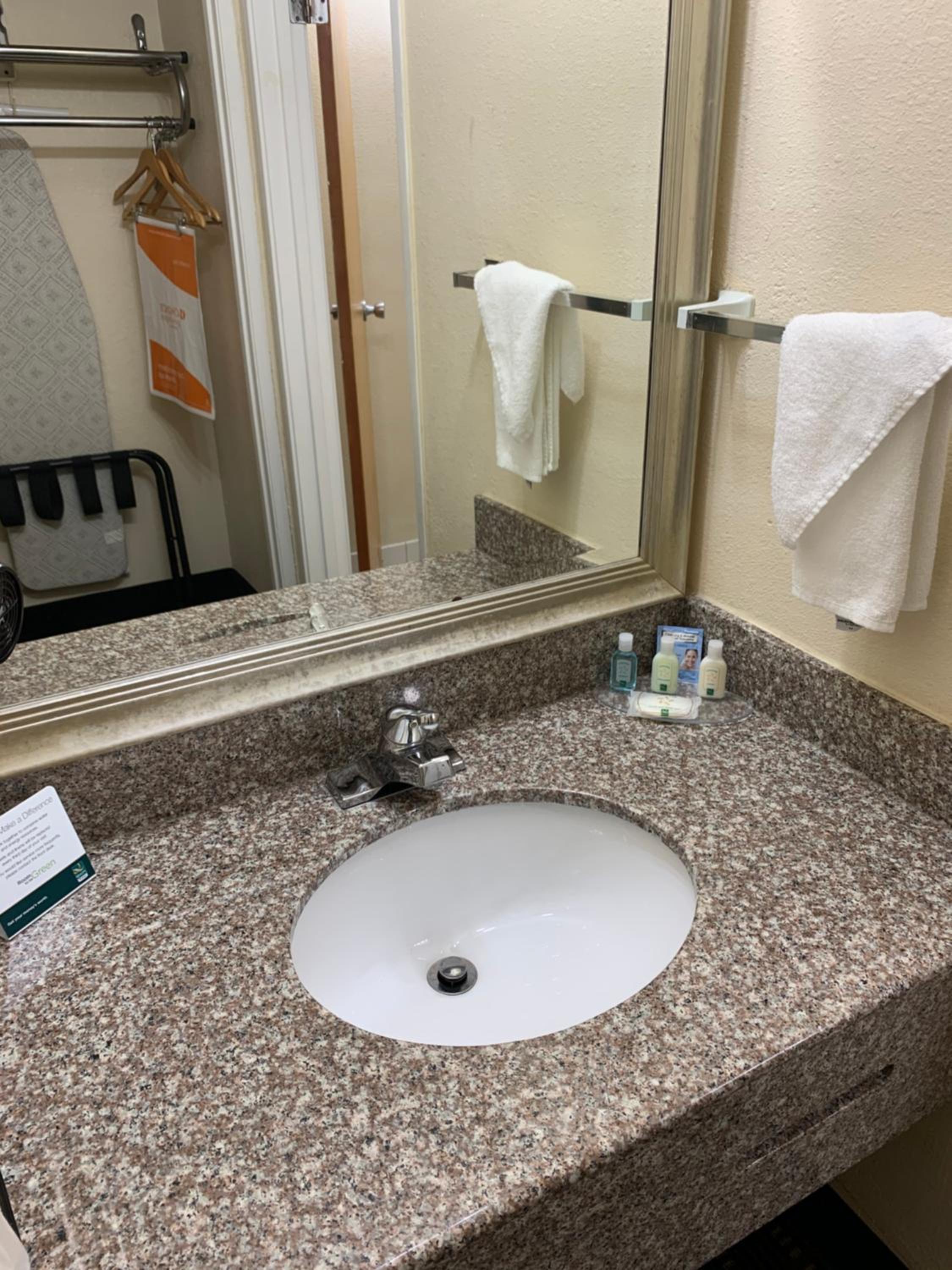 King Room - Disability Access/Non-Smoking - Photo 2