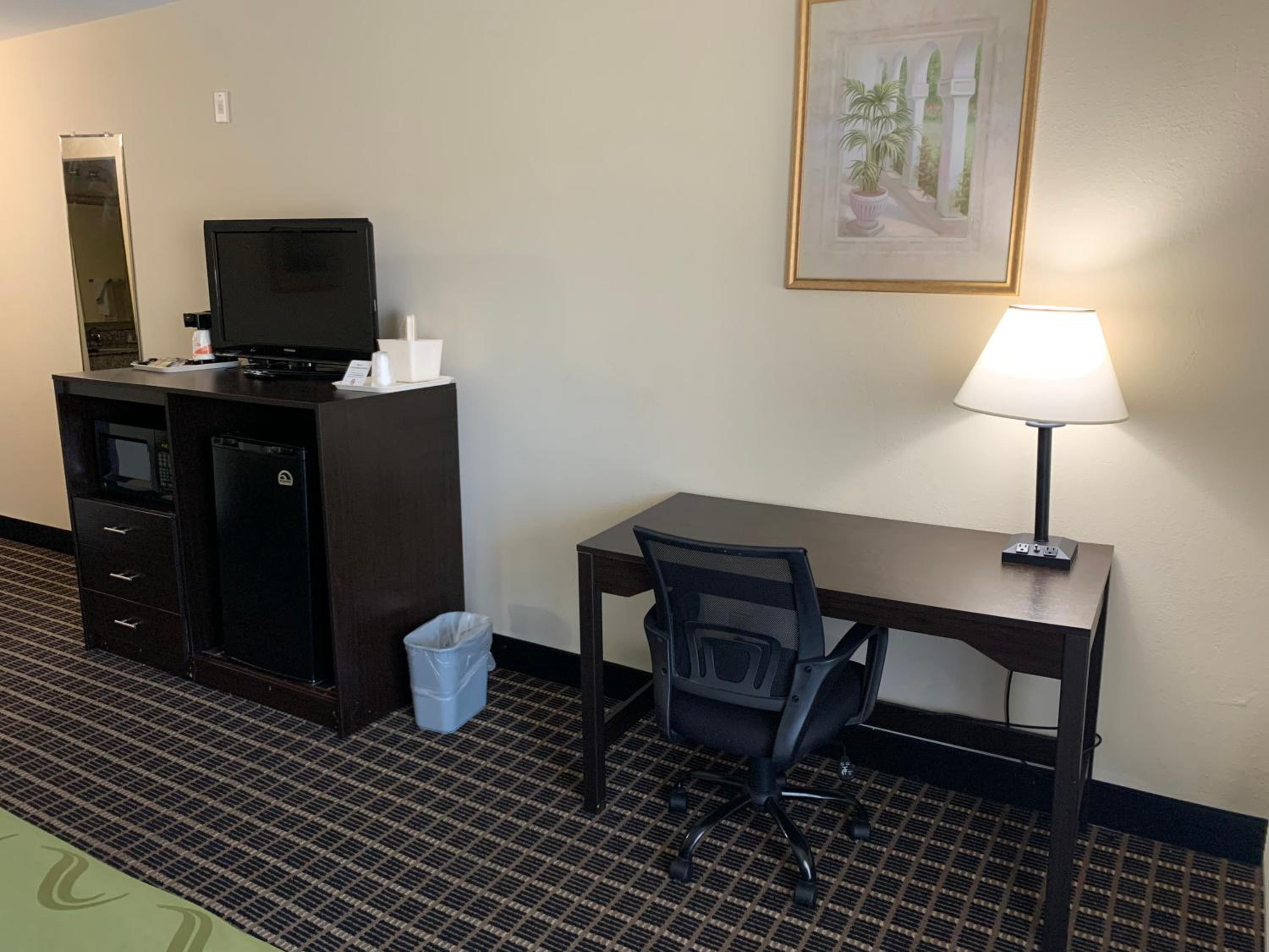 King Room - Disability Access/Non-Smoking - Photo 4
