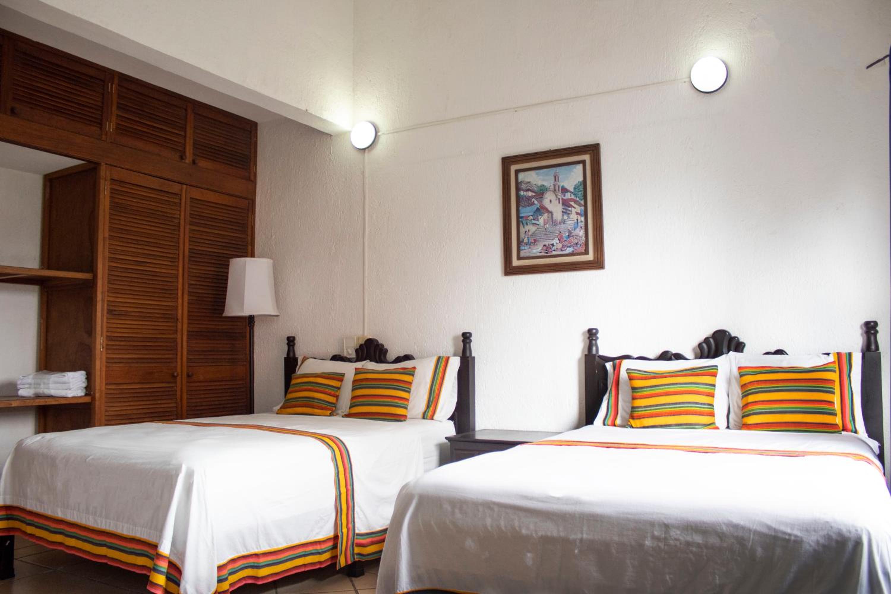 Twin Room - Photo 2