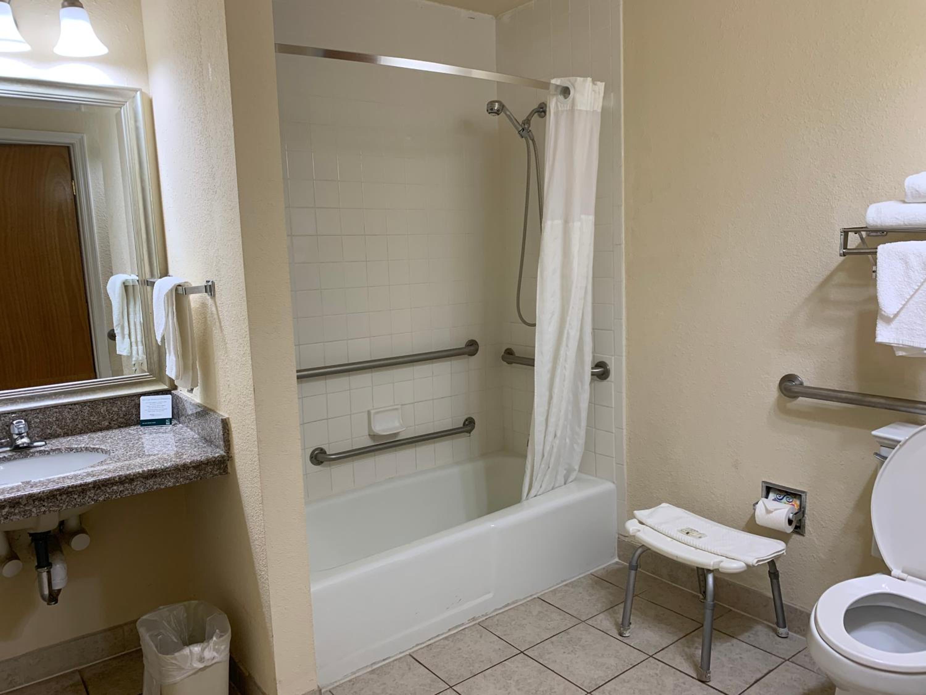 King Room - Disability Access/Non-Smoking - Photo 3