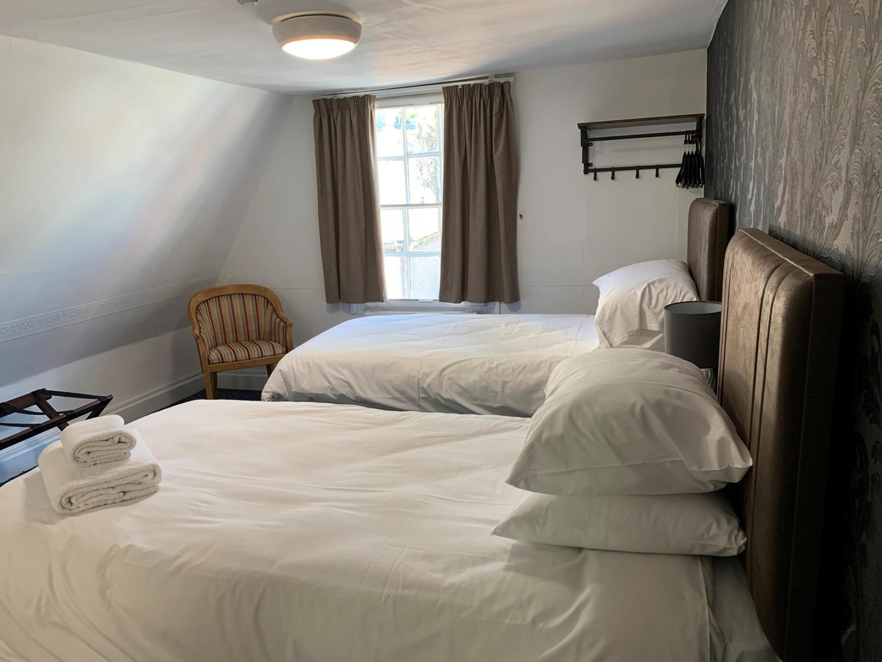 Twin Room - Photo 1