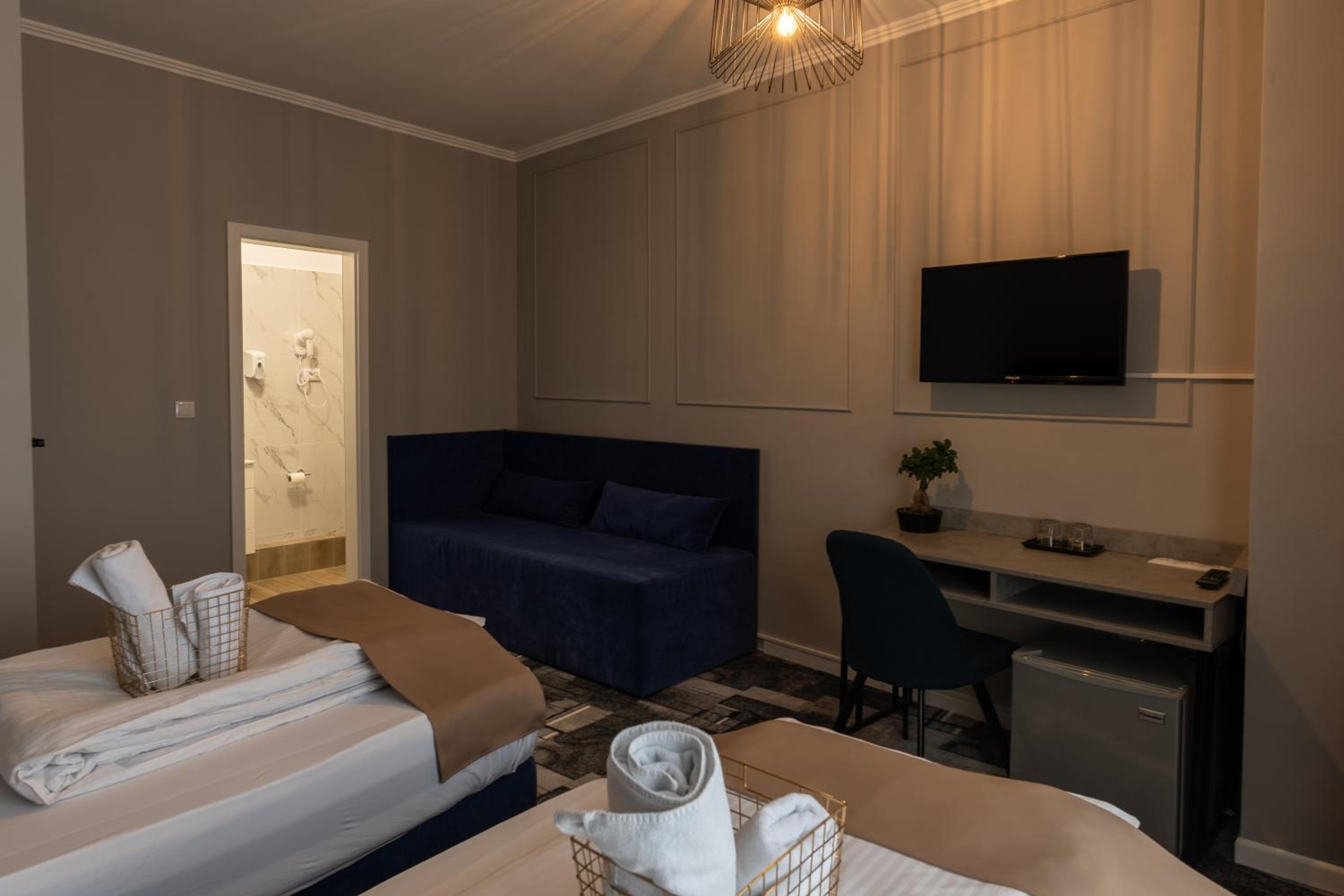 Deluxe Double or Twin Room - Photo 3