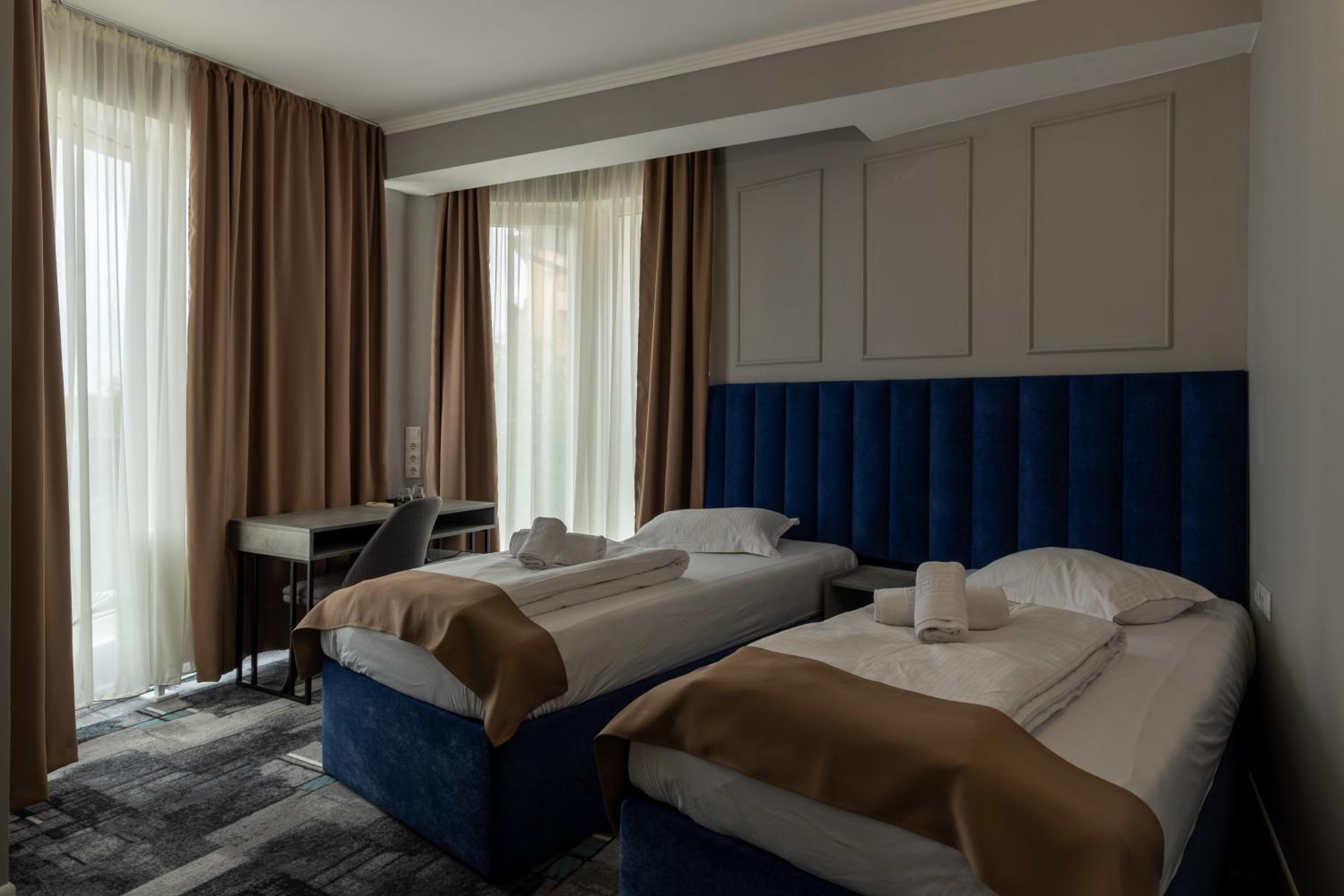 Deluxe Double or Twin Room - Photo 6