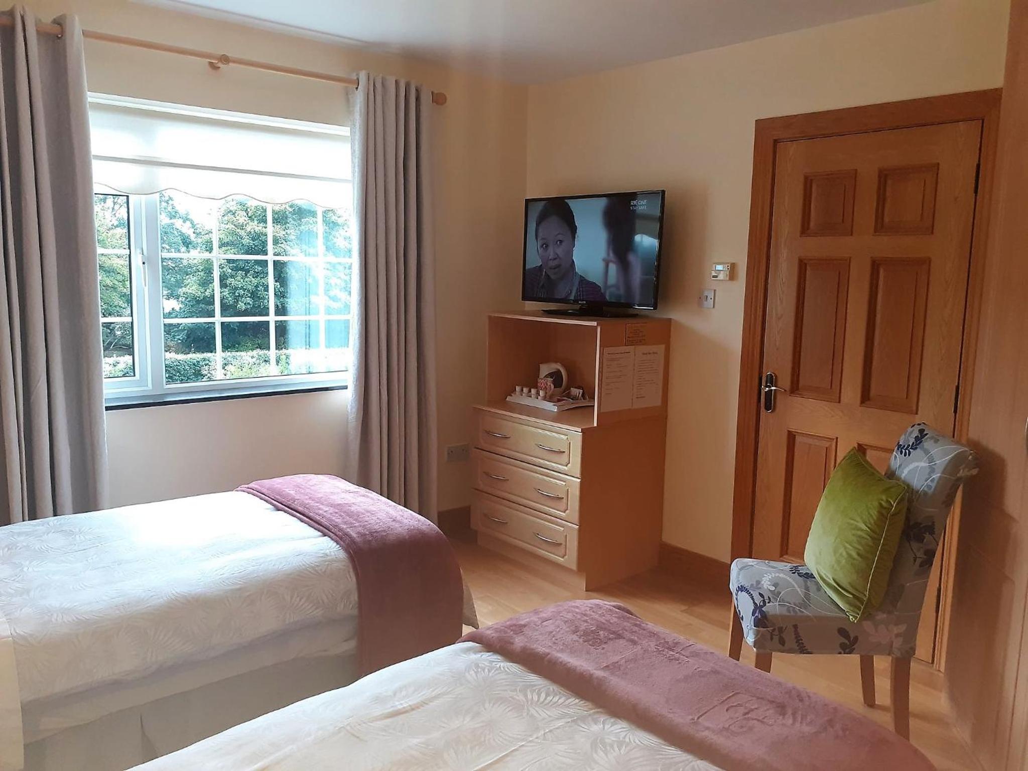 Deluxe Twin Room - Photo 8