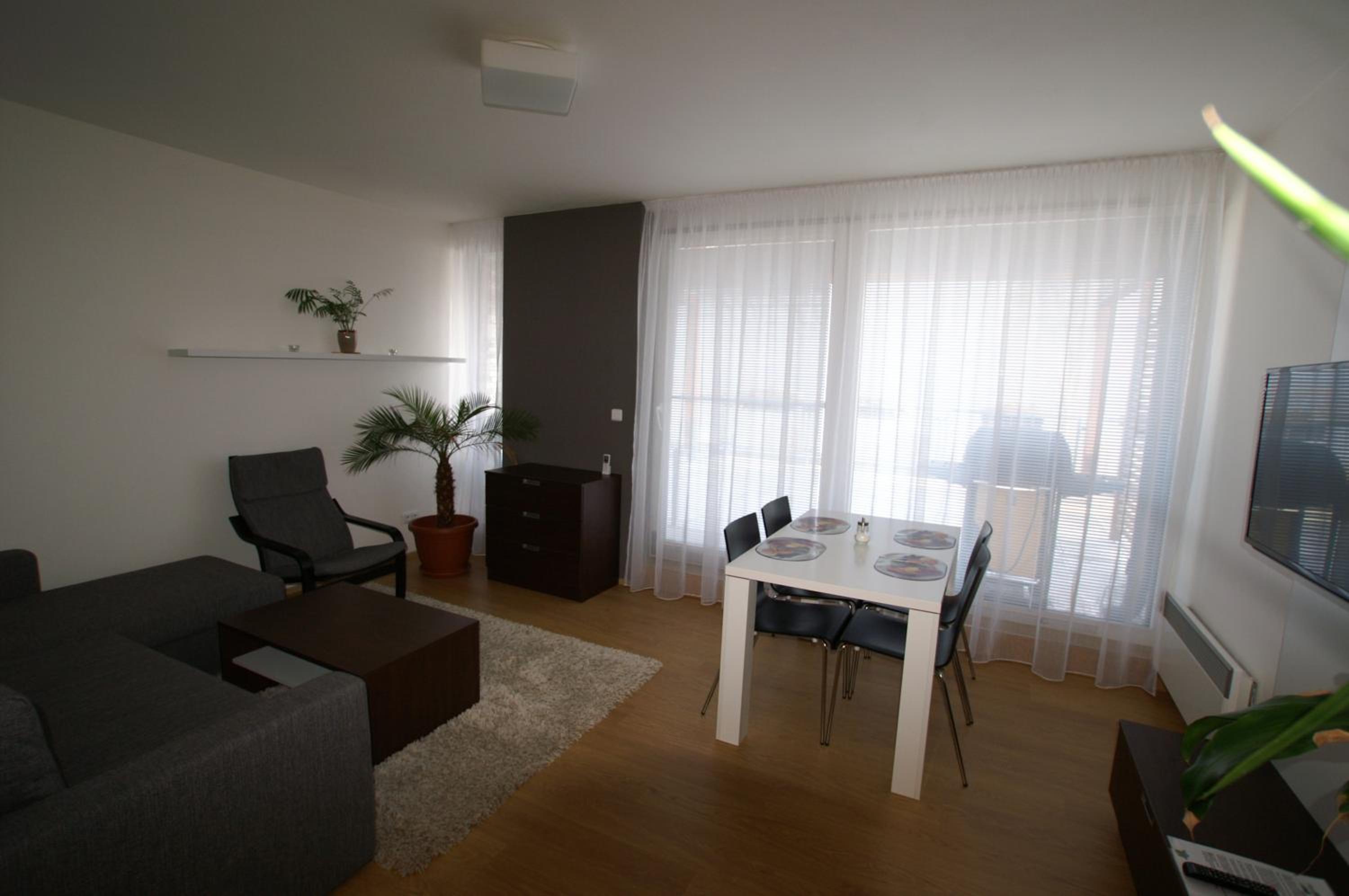 Family Apartment with Lake View photo 2