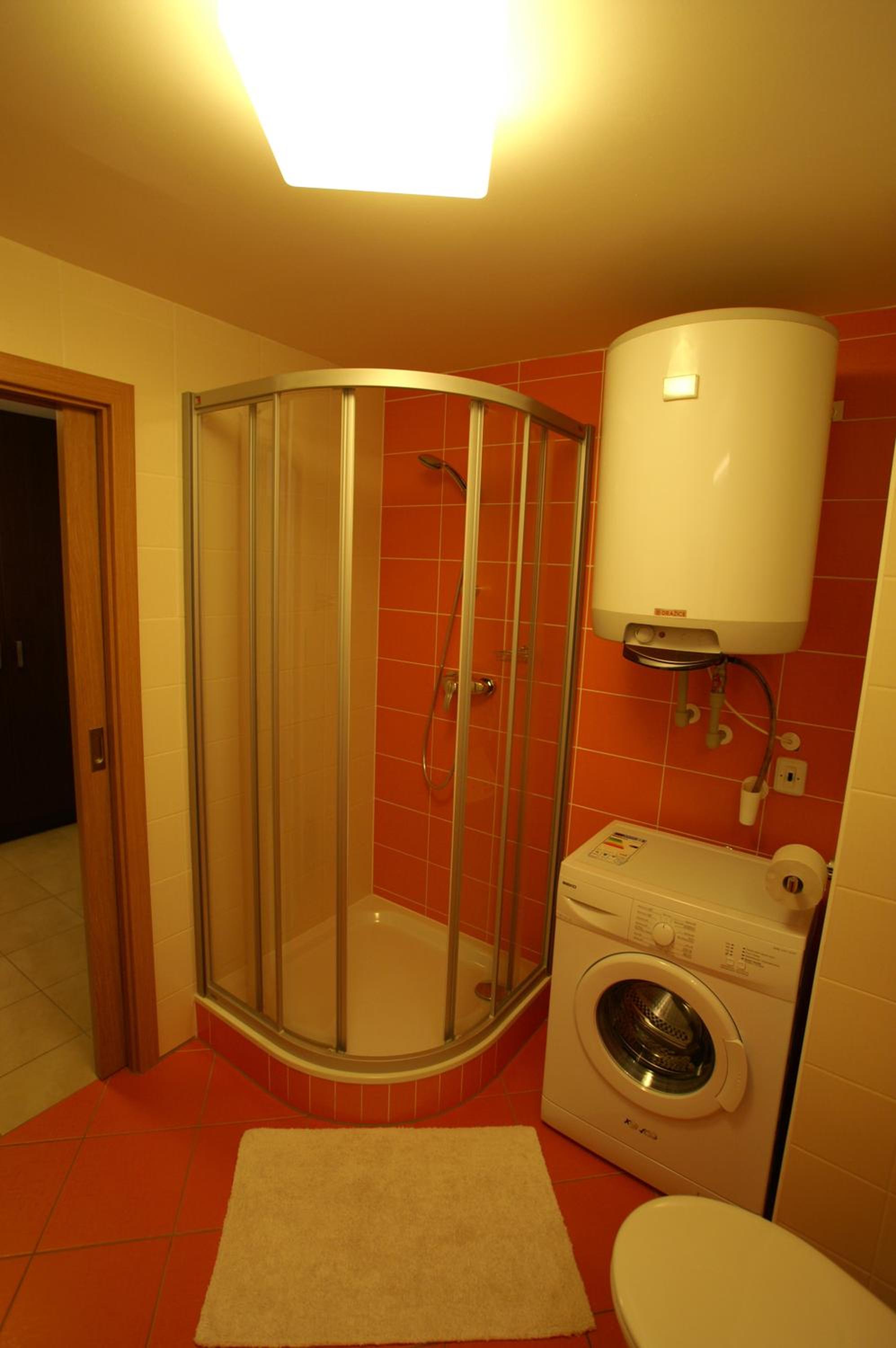 Deluxe One-Bedroom Suite with Lake View photo 2