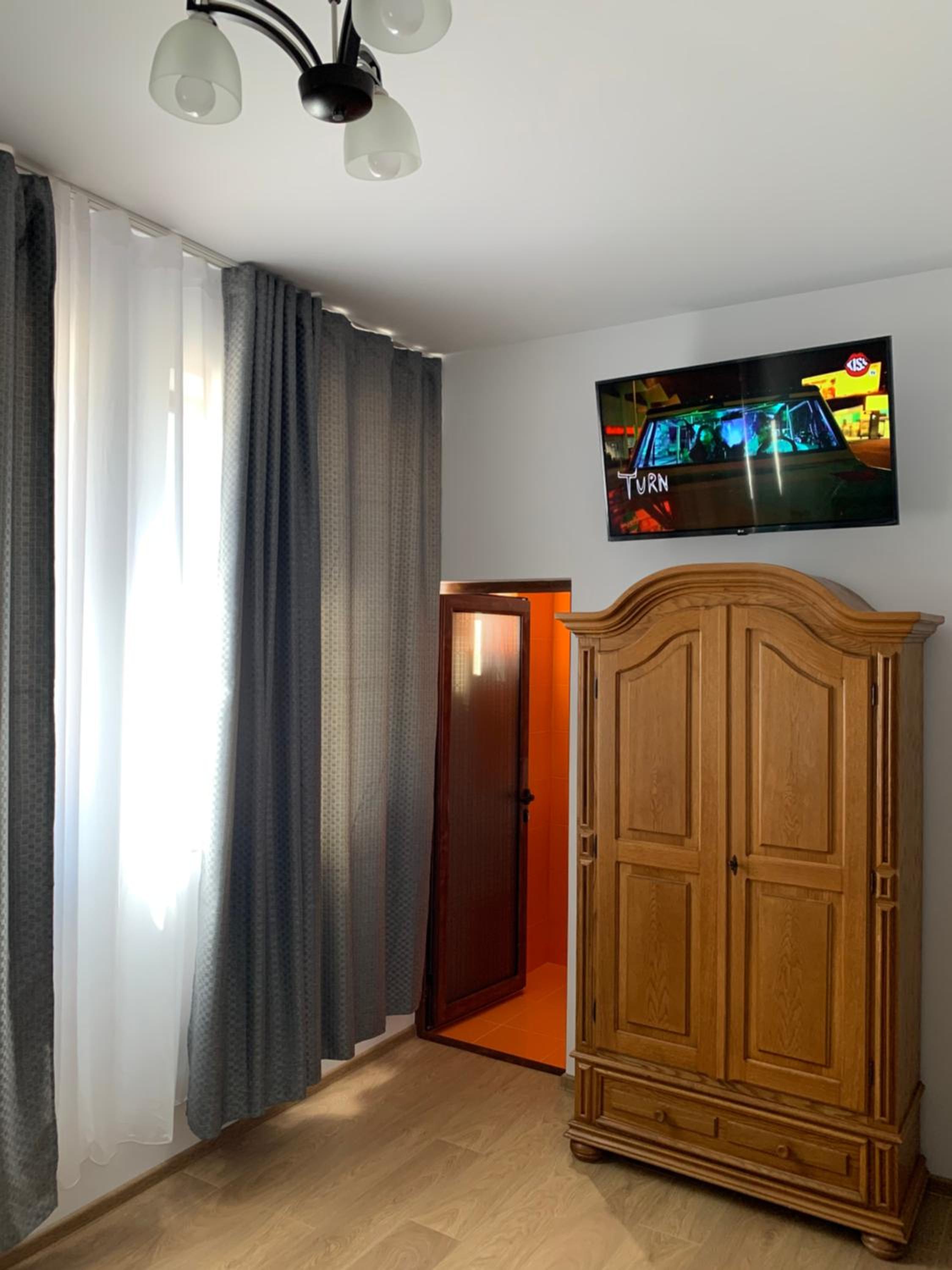 Deluxe King Room - Photo 2