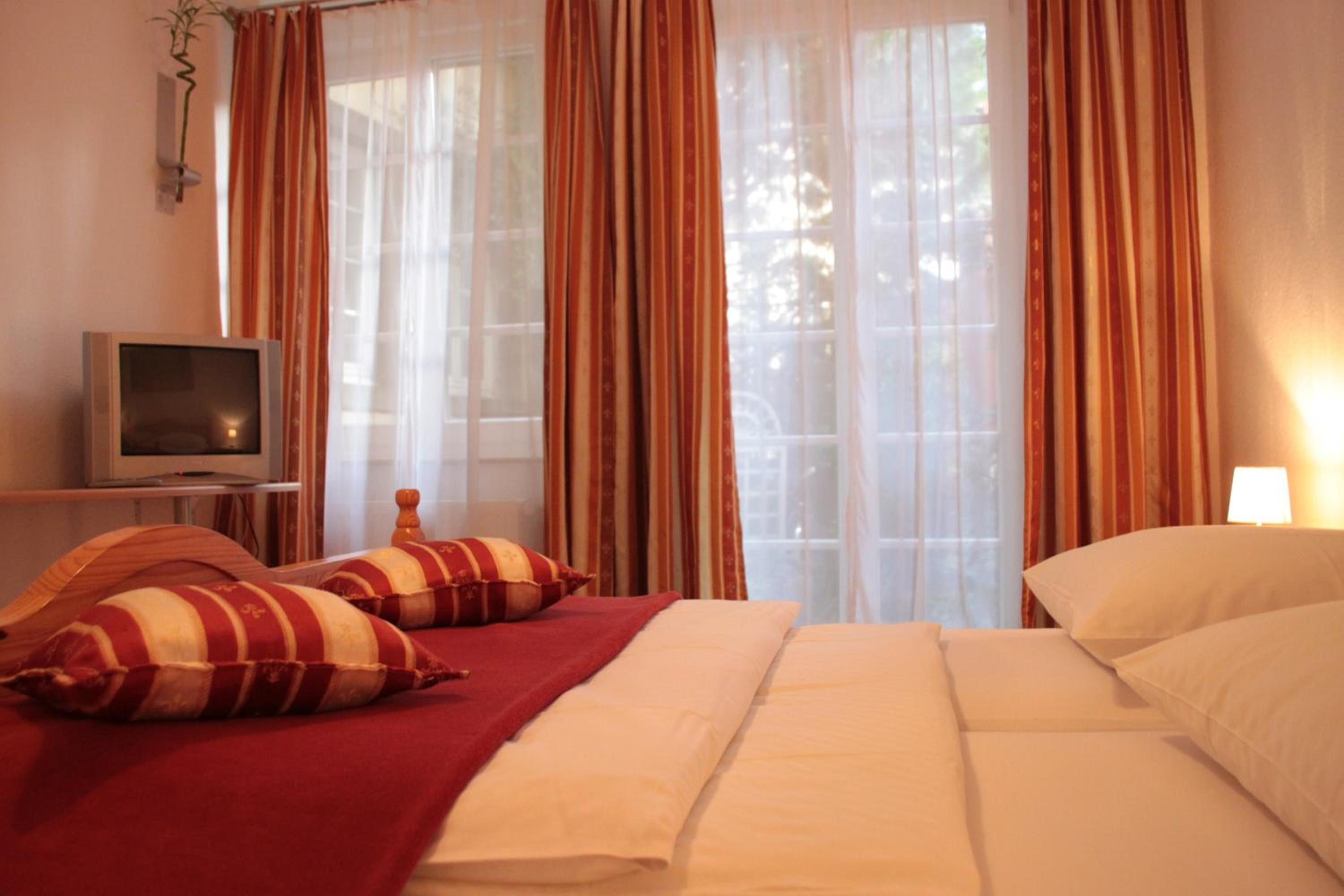 Standard Apartment - Ground Floor without Rhine River View/ Neighboring house - Photo 4