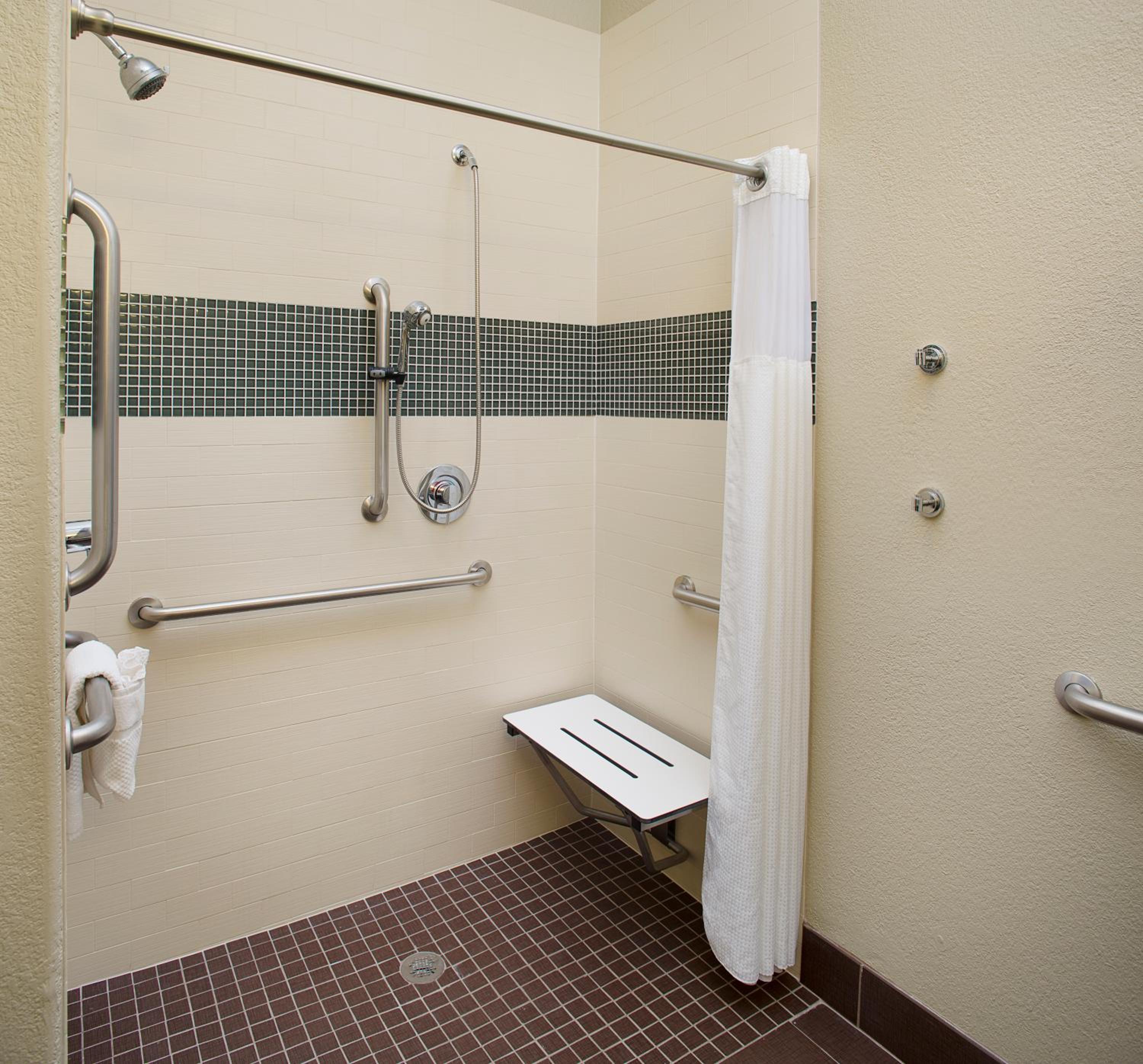 King Room with Roll-In Shower - Disability Access - Photo 3