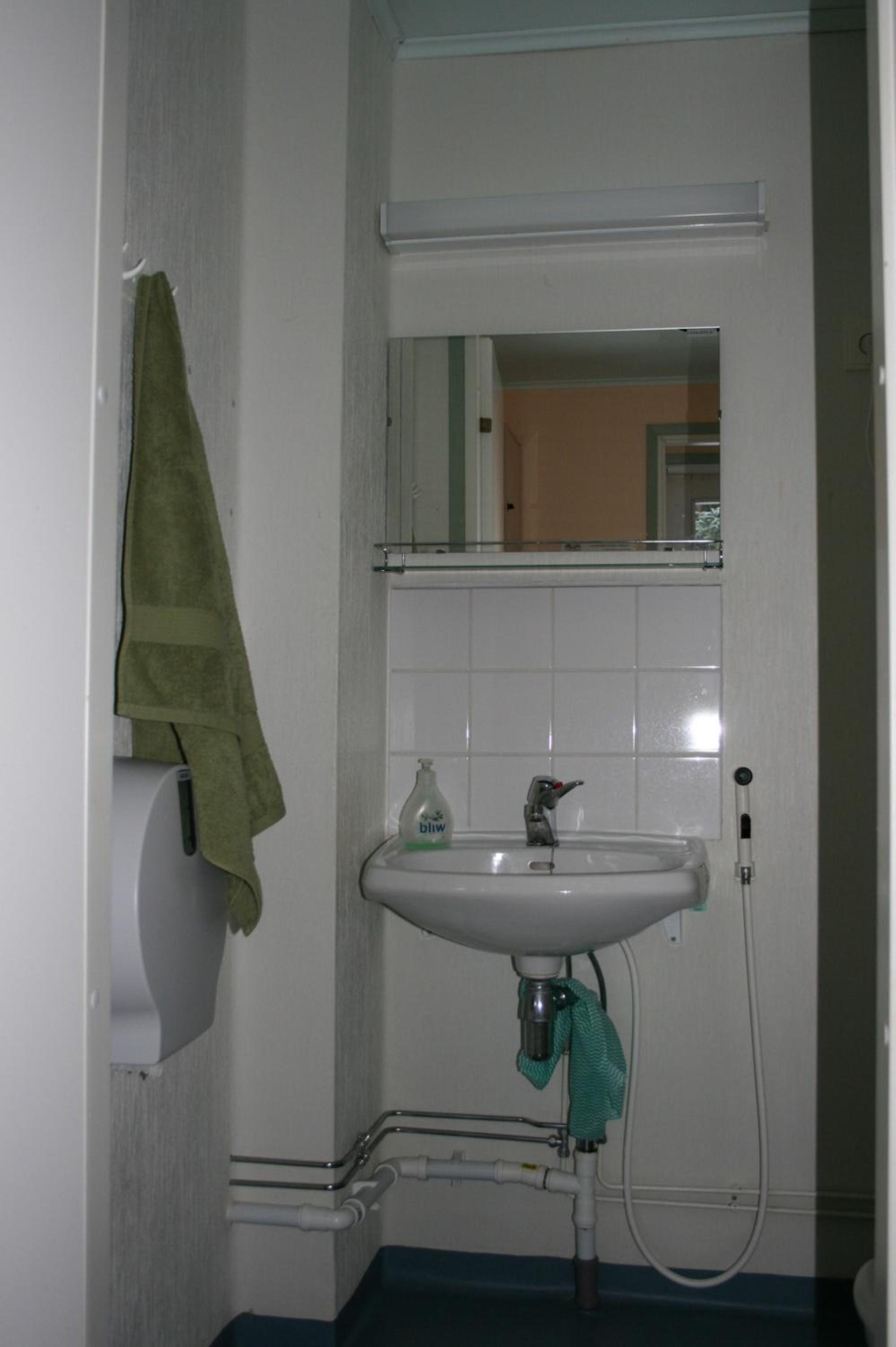 Twin Room - Photo 4