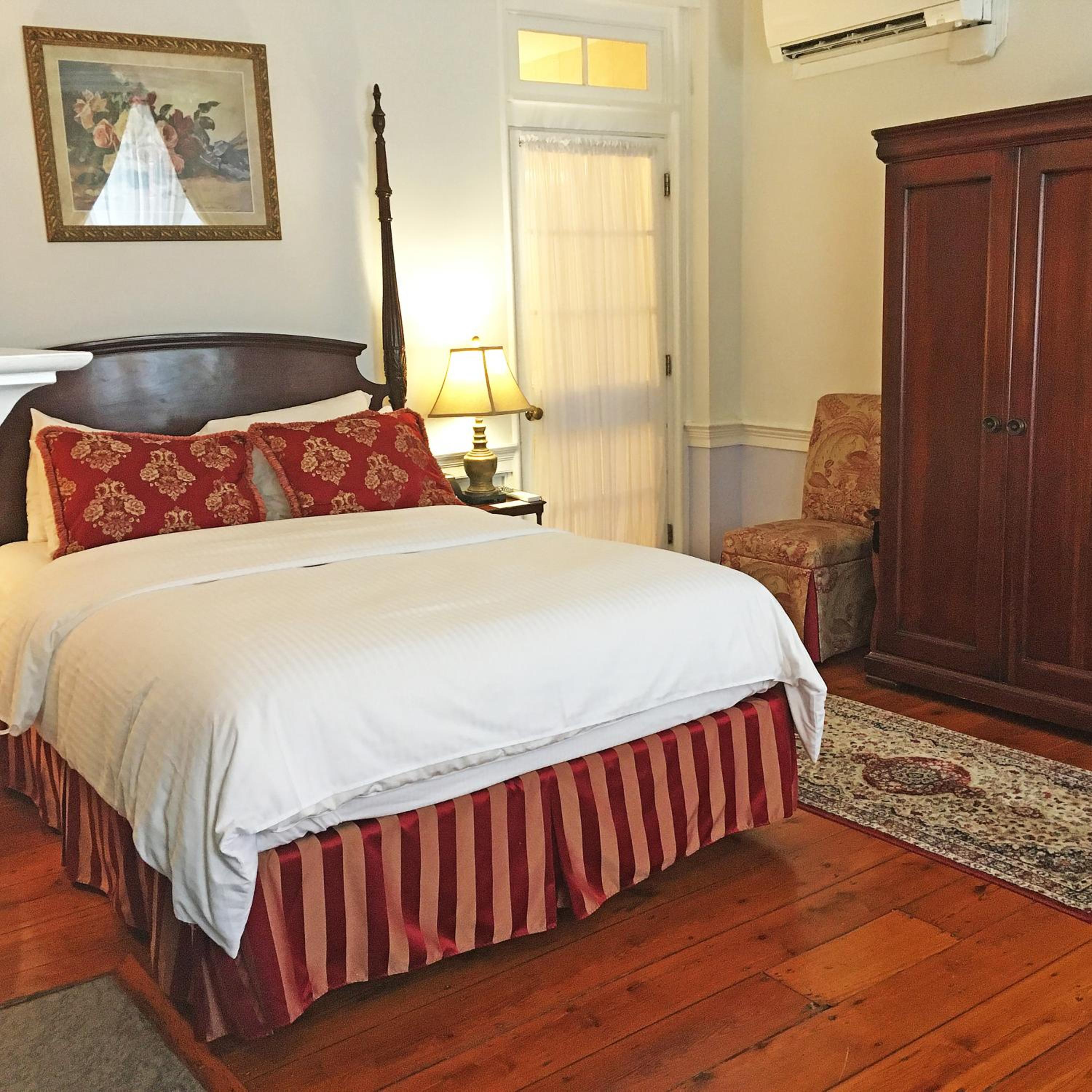 Luxury Room 202 Main House - Photo 12