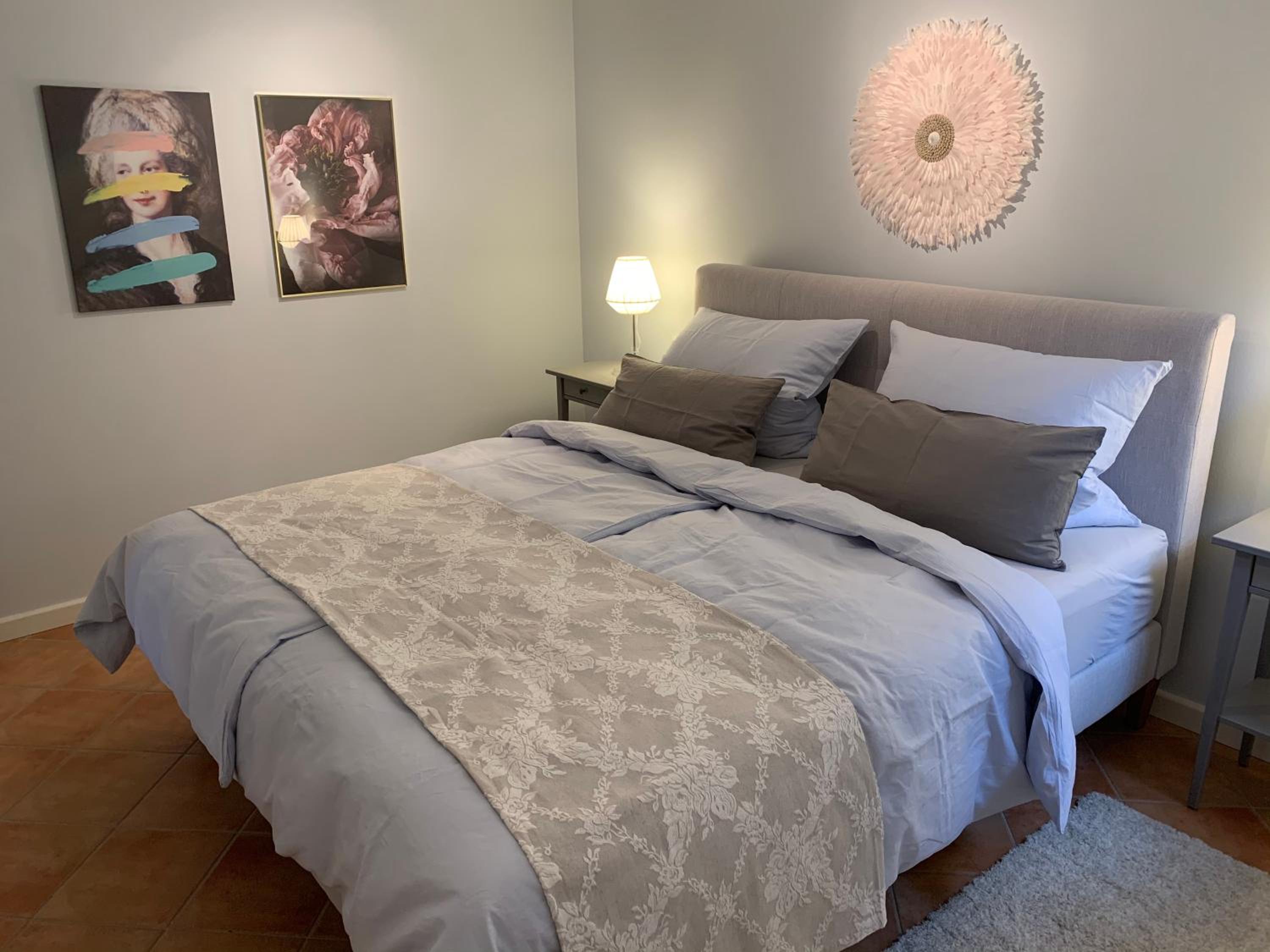 One-Bedroom Apartment photo 1