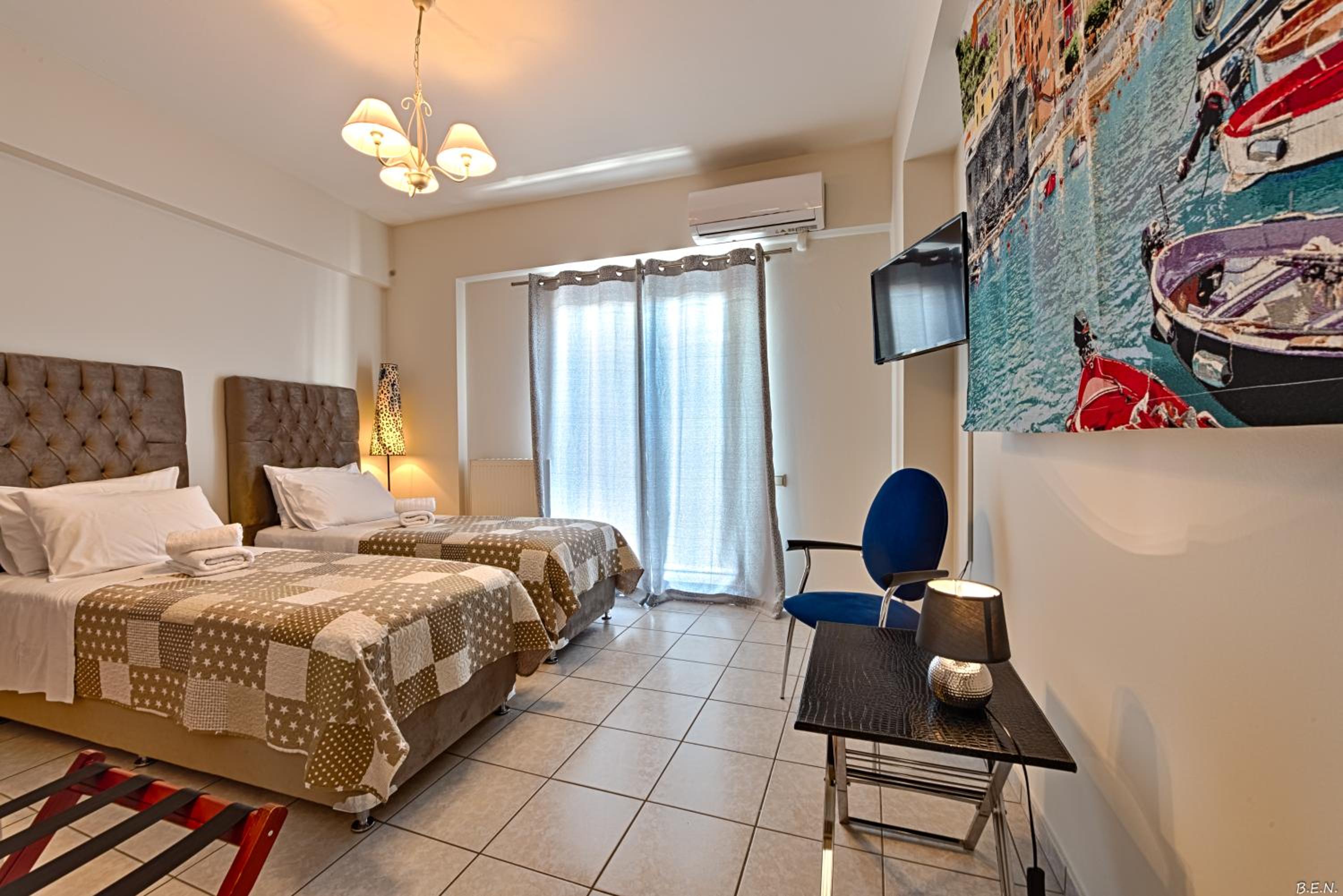 One-Bedroom Apartment - Photo 1