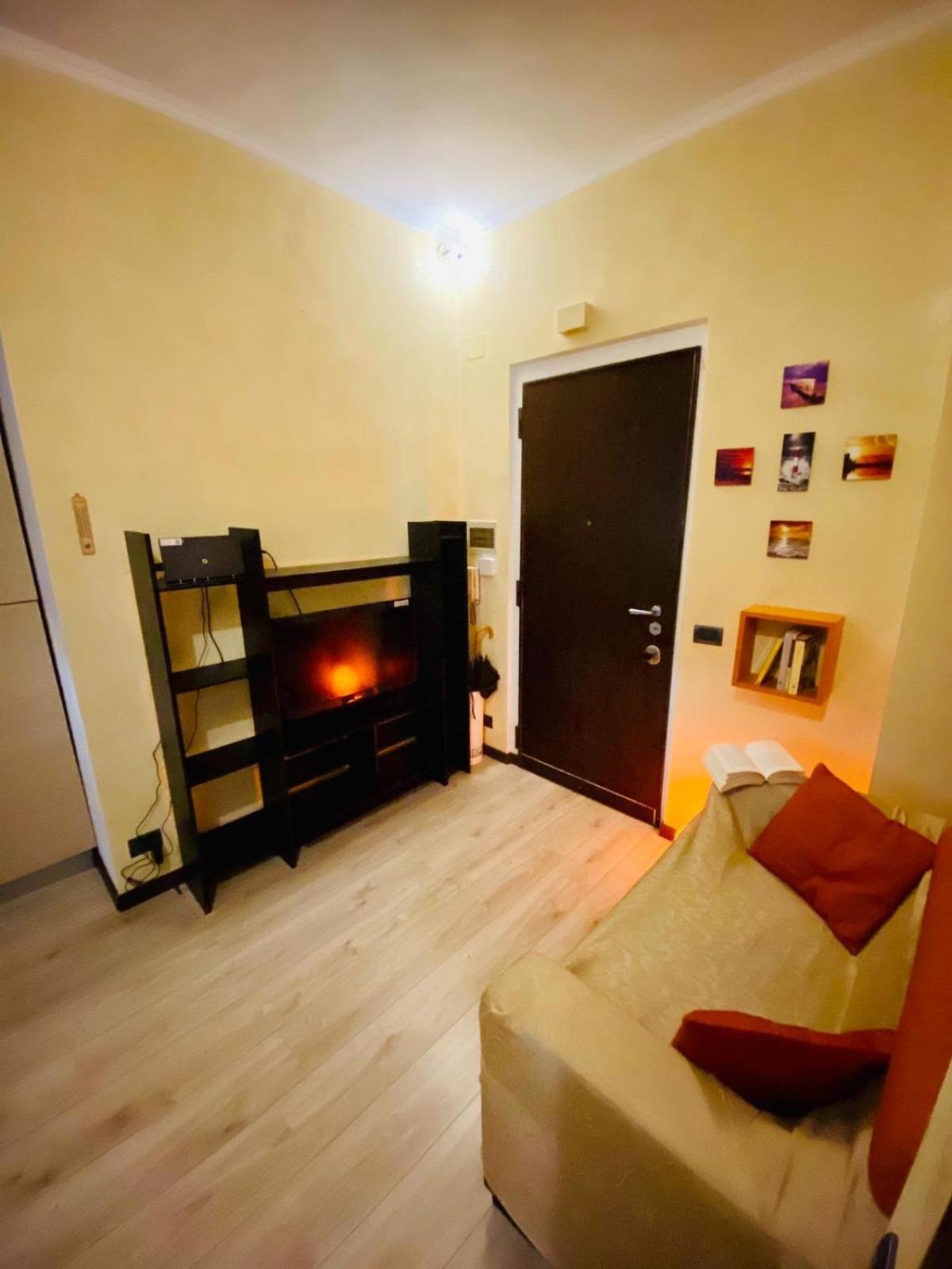 One-Bedroom Apartment - Photo 2