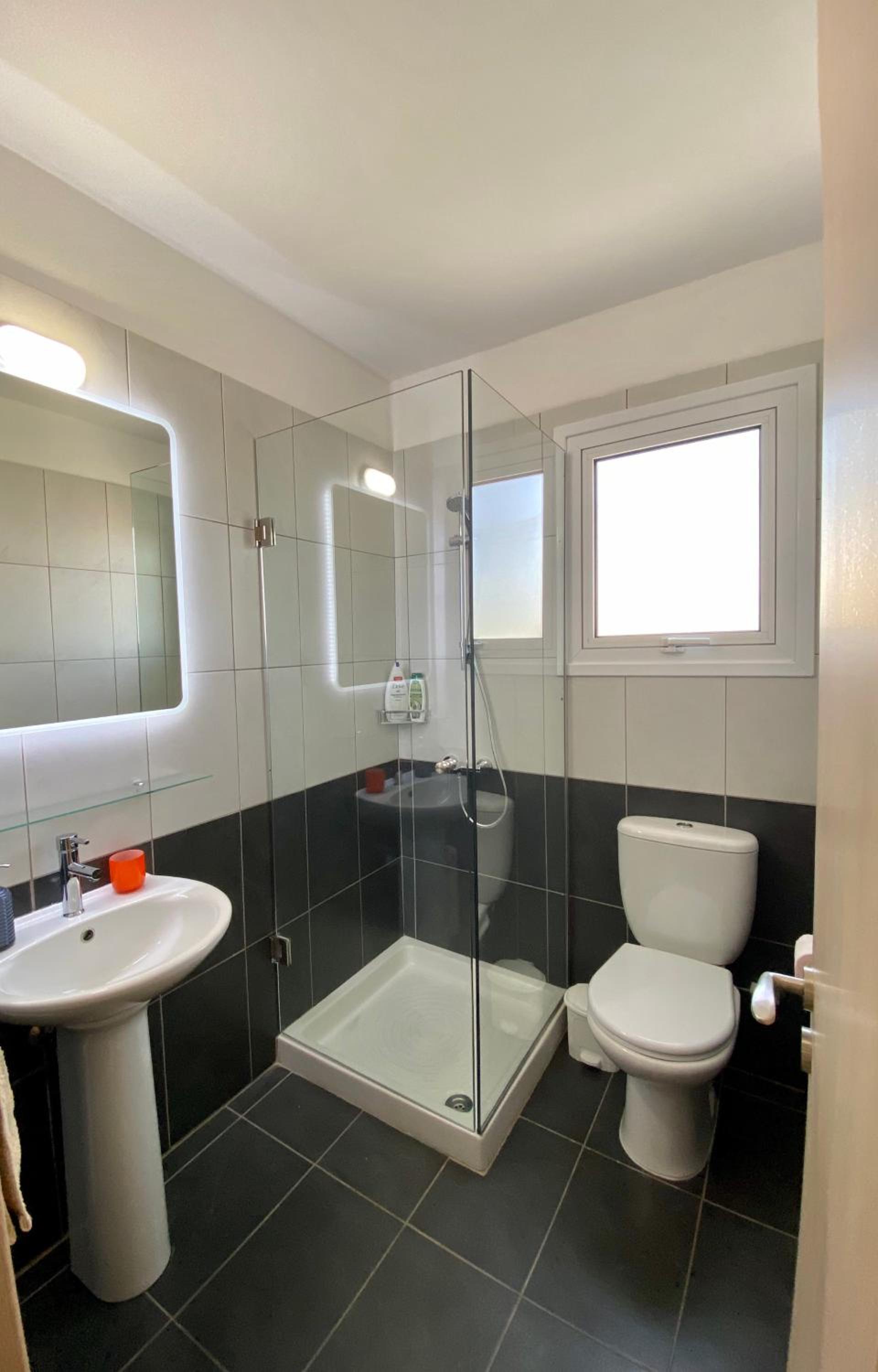 One-Bedroom Apartment - Photo 8