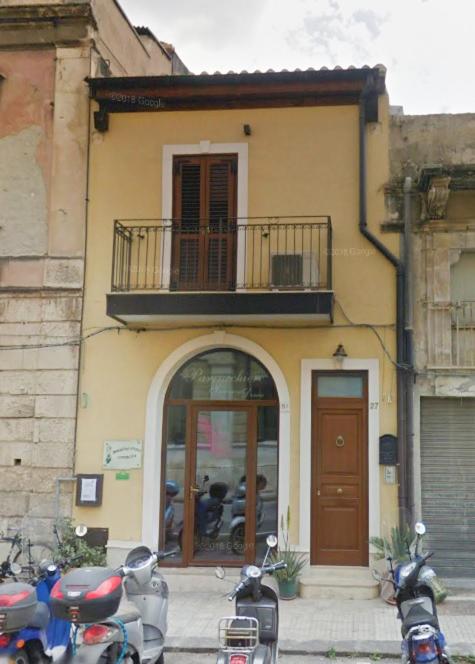 Apartment with Balcony - Photo 5