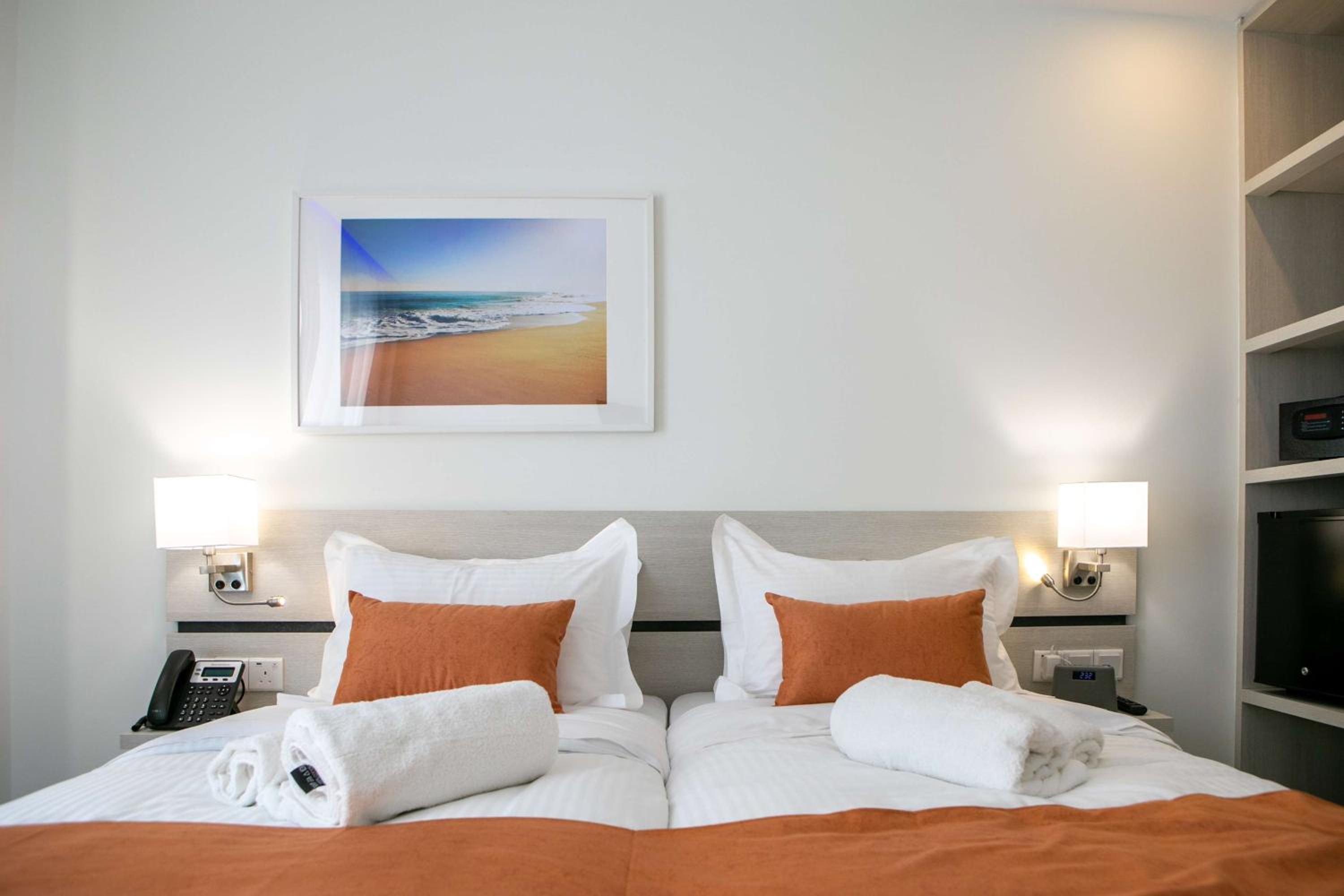 Triple Room with Two Single Beds and Sofa Bed - Non-Smoking - Photo 1