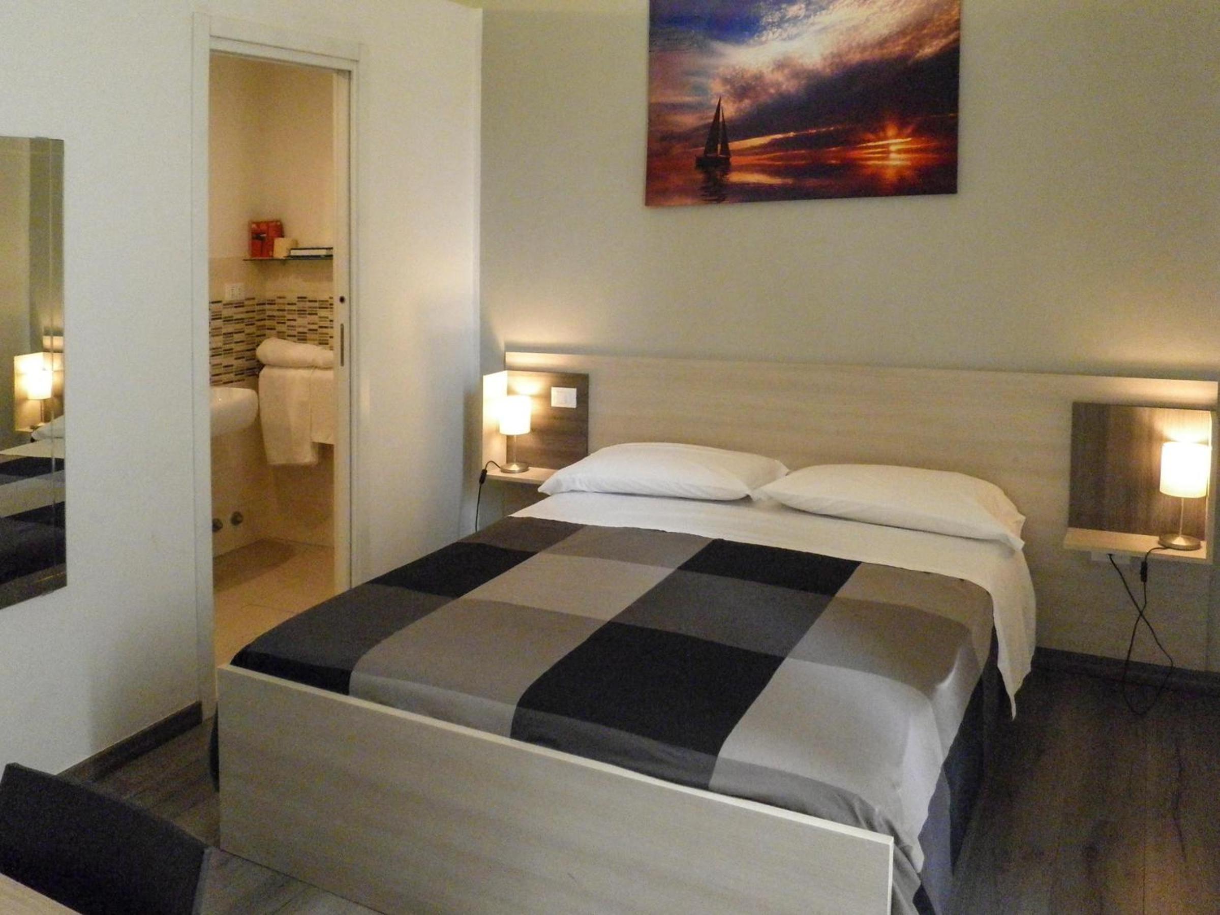 Standard Double Room - Photo 1