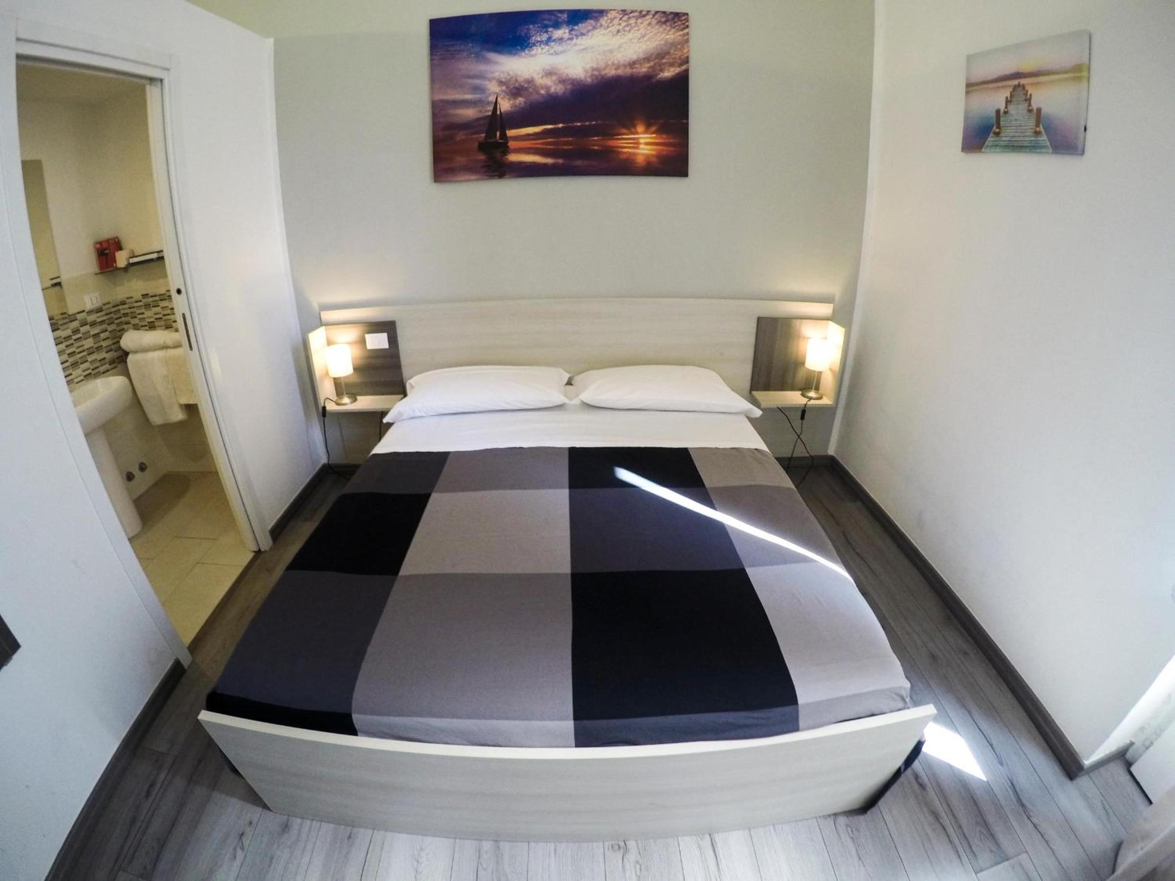 Standard Double Room - Photo 6