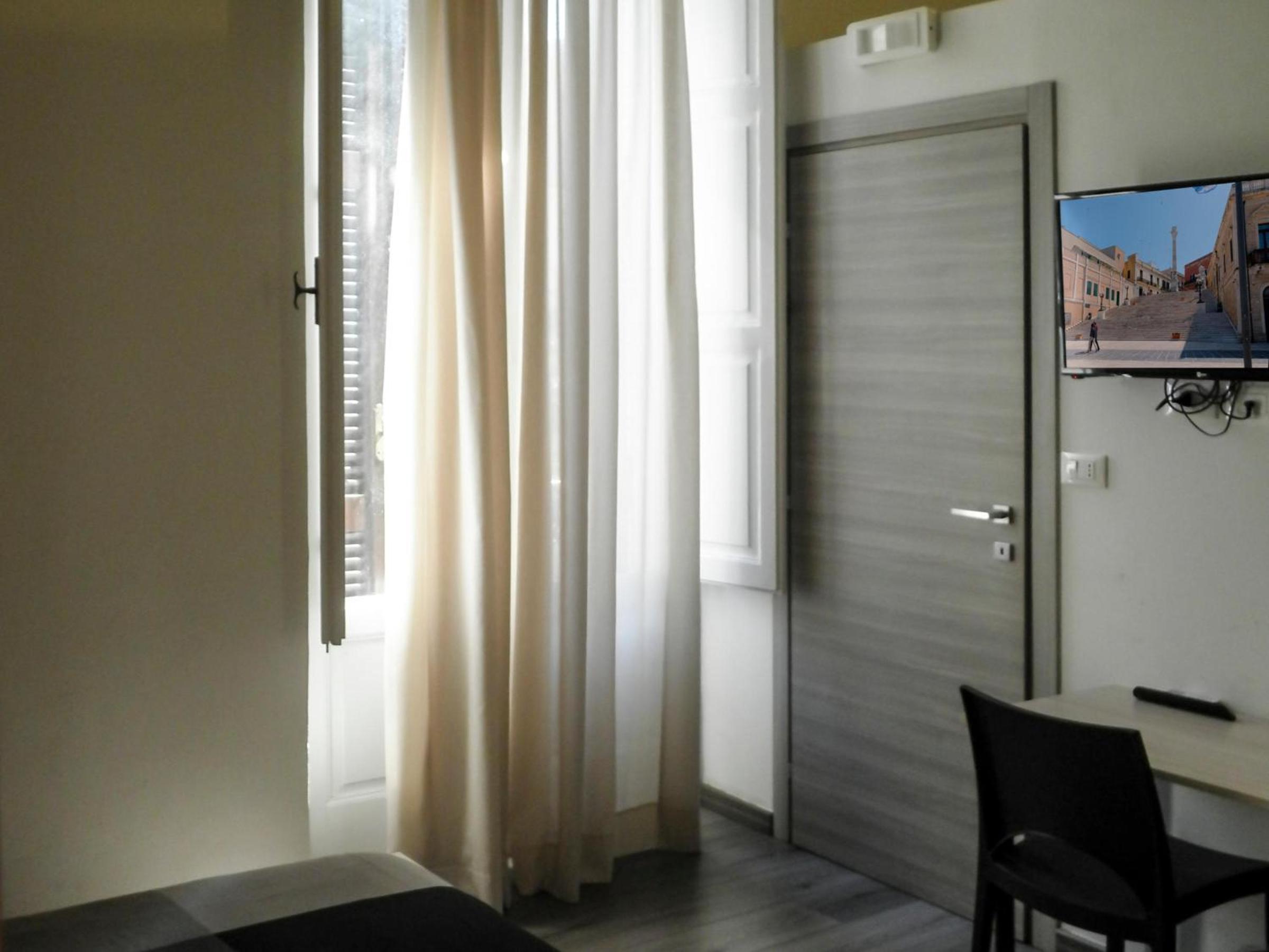 Standard Double Room - Photo 2